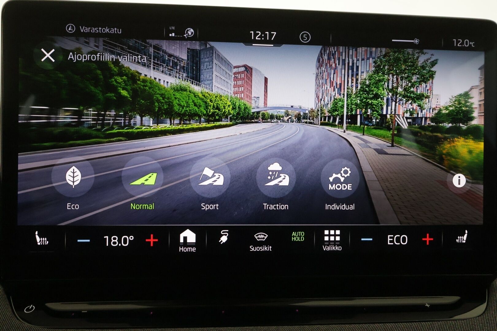 SKODA ENYAQ 2023 80x 4x4 iV - Lämpöpumppu | Koukku | Matrix LED | ACC | Peruutuskamera | Puolinahkasisusta | Muistipenkki | Ratinlämmitys | Huippuvarusteet!