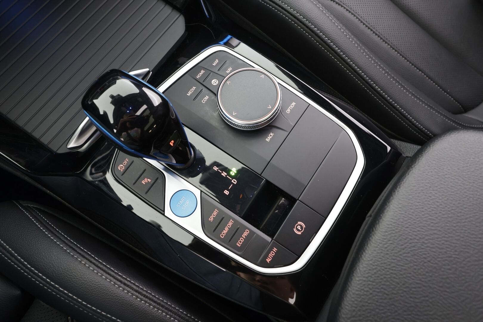 BMW IX3 2023 M-Sport - ACC | Koukku | Panorama | Muistipenkki | Adapt.LED | Sporttinahat | Navi | Adapt.Alusta | P.Kamera | Kahdet renkaat aluvanteilla | Merkkihuollettu