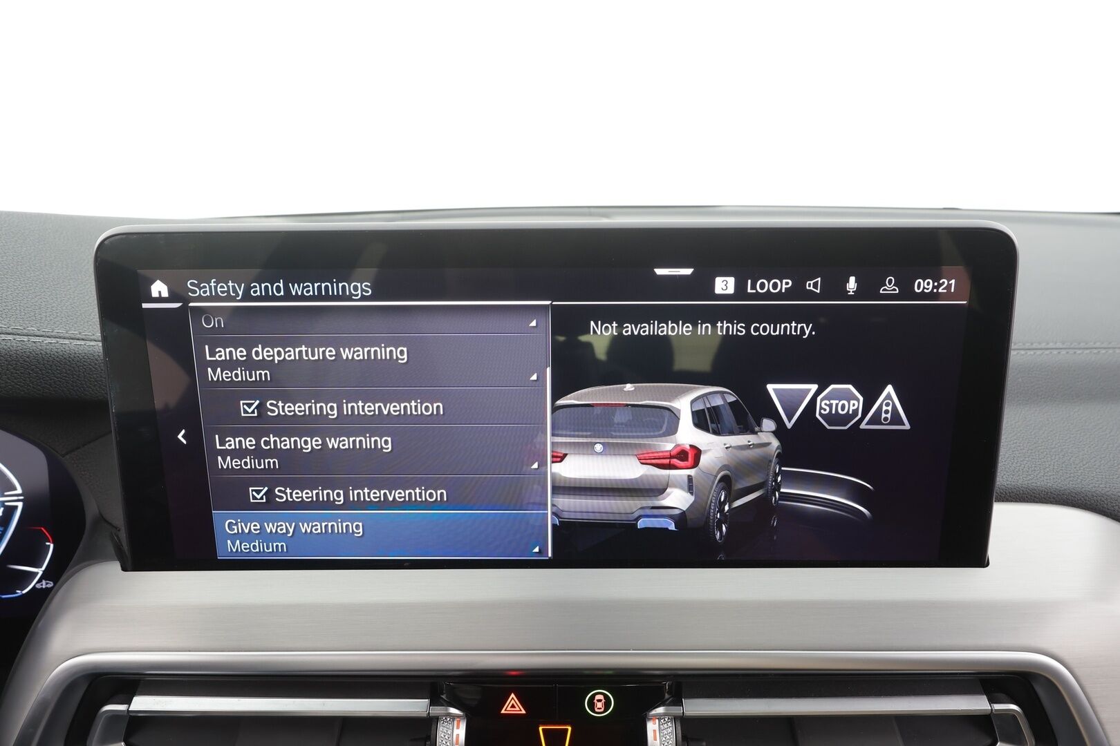 BMW IX3 2023 M-Sport - ACC | Koukku | Panorama | Muistipenkki | Adapt.LED | Sporttinahat | Navi | Adapt.Alusta | P.Kamera | Kahdet renkaat aluvanteilla | Merkkihuollettu
