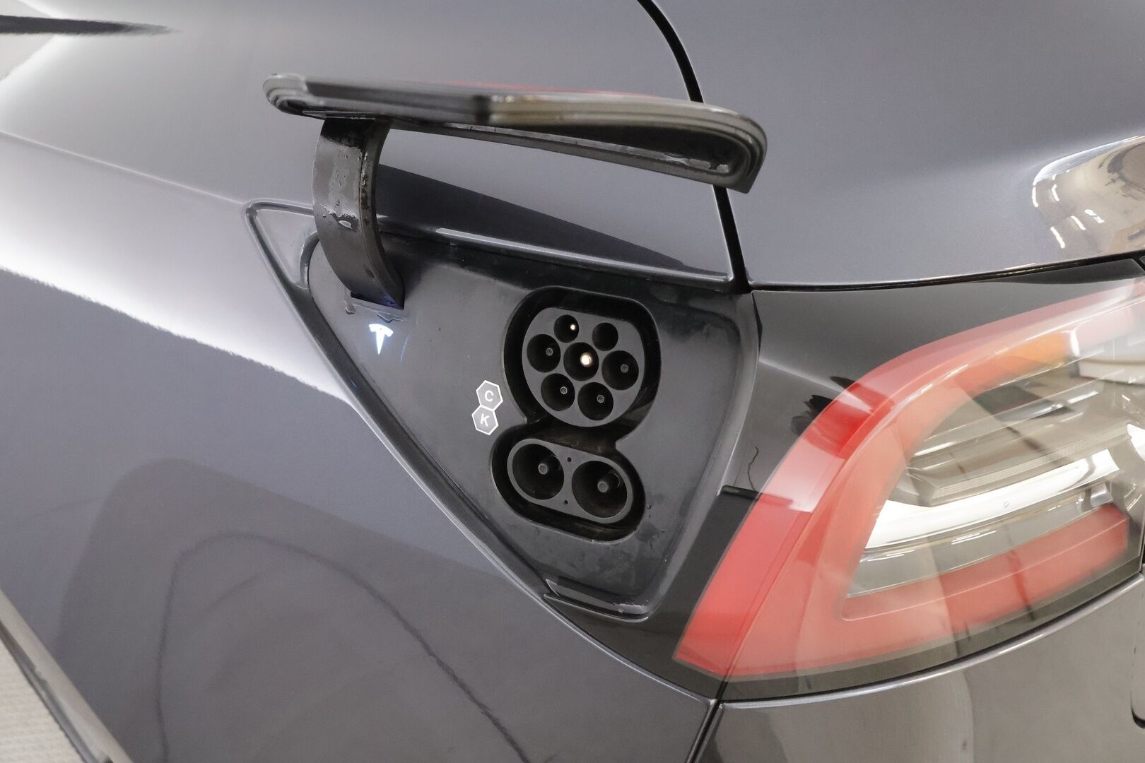 TESLA MODEL 3 2022 Long Range - | Koukku | ILP | ACC | Lasikatto | Matrix-LED | P.Kamera | Muistipenkki | Premium Audio | Navi | Keyless | 2x Latauskaapelit | Suomi-auto |