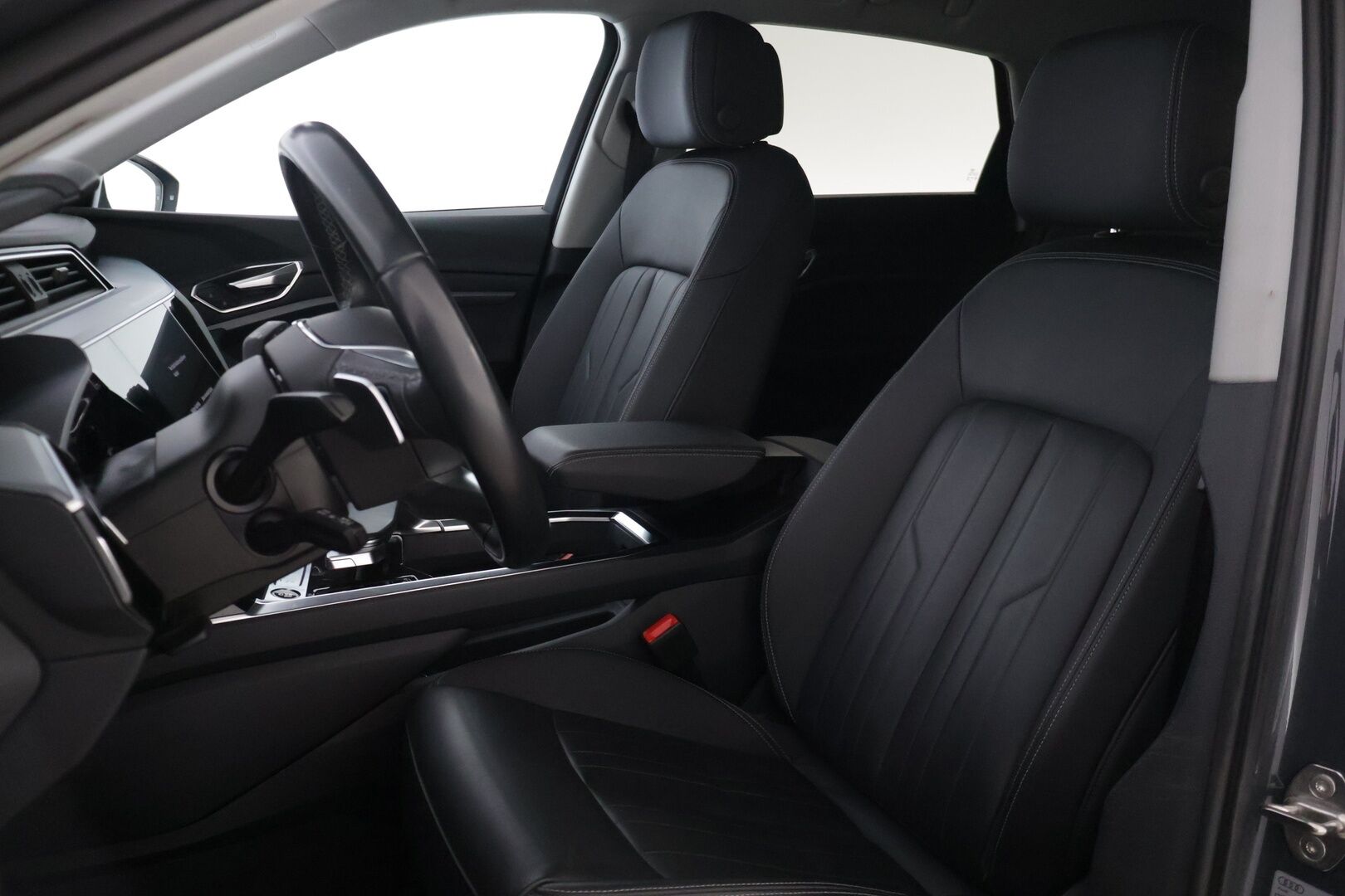 Audi Q8 e-tron 2024 Q8 50 e-tron Quattro Advanced - | ACC | P. Kamera | MMI Navi Plus | Muistipenkki kuskilla | Nahkasisusta | Audi Sound System | LED | Merkkihuollettu |