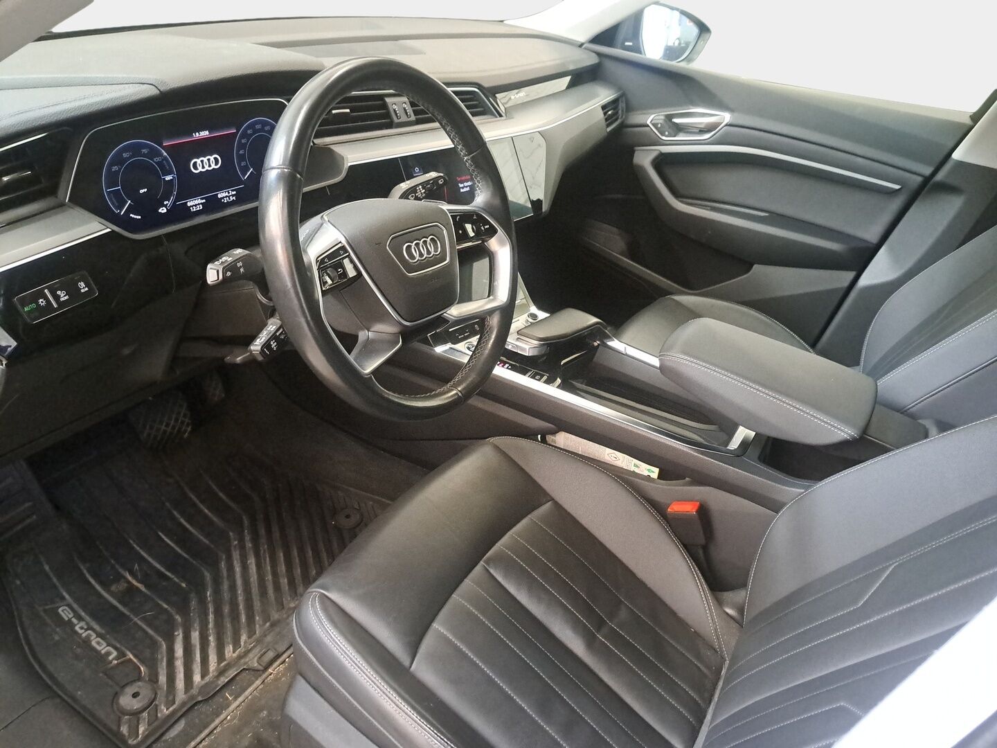 Audi Q8 e-tron 2024 Q8 50 e-tron Quattro Advanced - | ACC | P. Kamera | MMI Navi Plus | Nahkasisusta | Audi Sound System | Audi Smartphone Interface | LED | Merkkihuollettu |