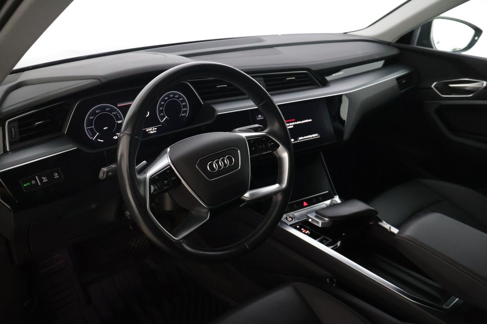 Audi Q8 e-tron 2024 Q8 50 e-tron Quattro Advanced - | ACC | P. Kamera | MMI Navi Plus | Muistipenkki kuskilla | Nahkasisusta | Audi Sound System | LED | Merkkihuollettu |