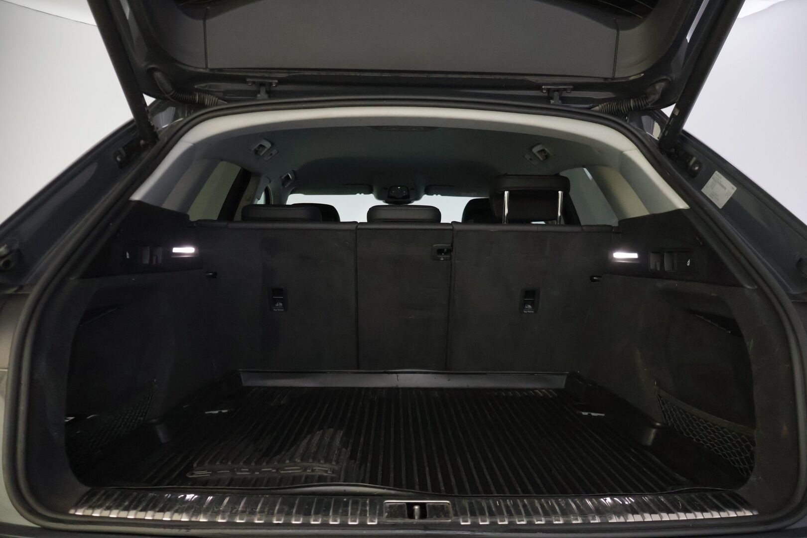 Audi Q8 e-tron 2024 Q8 50 e-tron Quattro Advanced - | ACC | P. Kamera | MMI Navi Plus | Muistipenkki kuskilla | Nahkasisusta | Audi Sound System | LED | Merkkihuollettu |