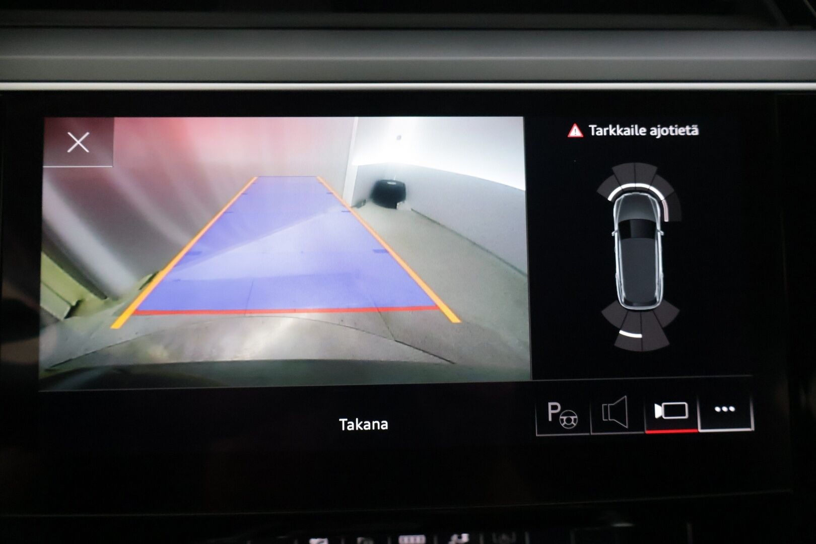 Audi Q8 e-tron 2024 Q8 50 e-tron Quattro Advanced - | ACC | P. Kamera | MMI Navi Plus | Muistipenkki kuskilla | Nahkasisusta | Audi Sound System | LED | Merkkihuollettu |