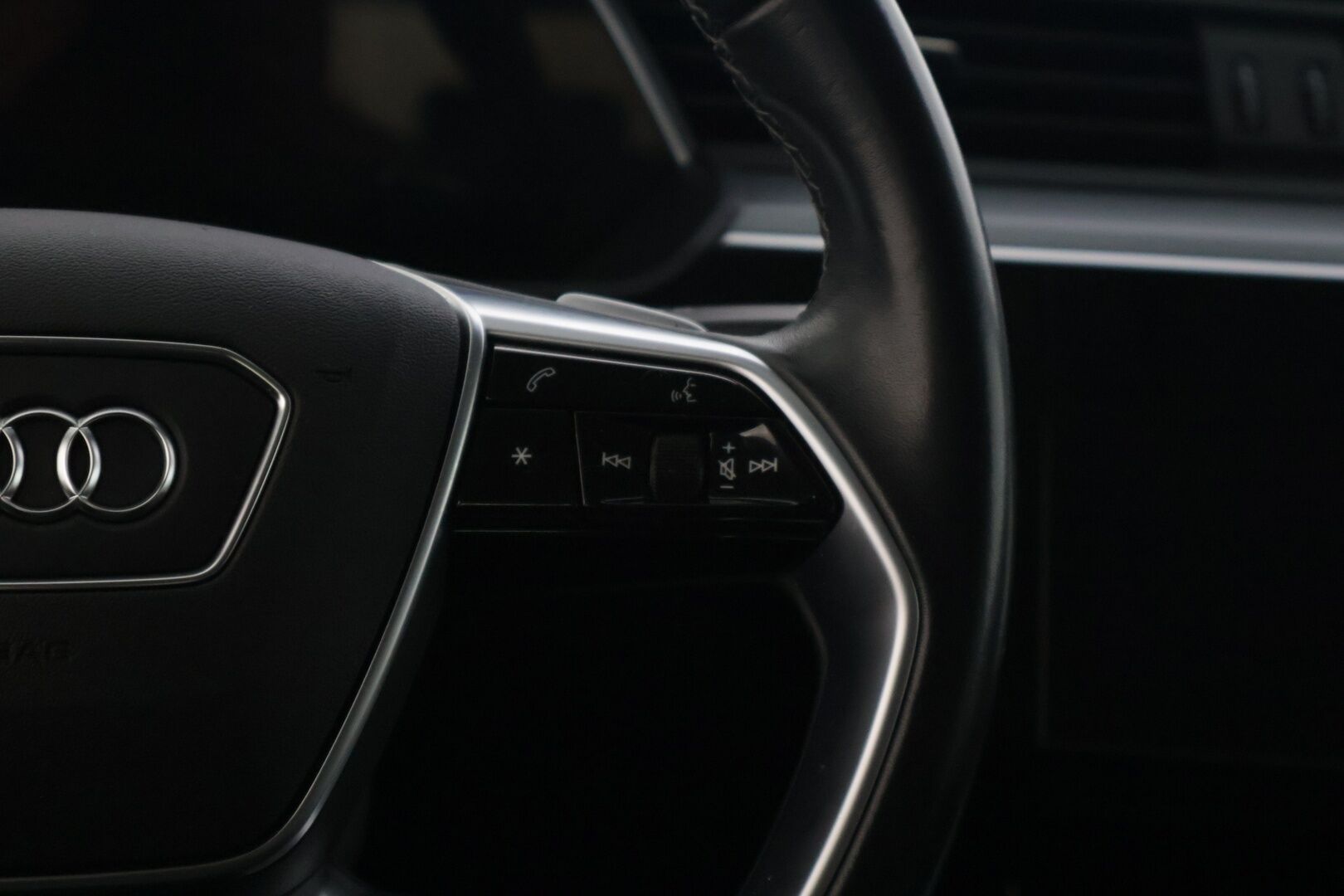 Audi Q8 e-tron 2024 Q8 50 e-tron Quattro Advanced - | ACC | P. Kamera | MMI Navi Plus | Muistipenkki kuskilla | Nahkasisusta | Audi Sound System | LED | Merkkihuollettu |