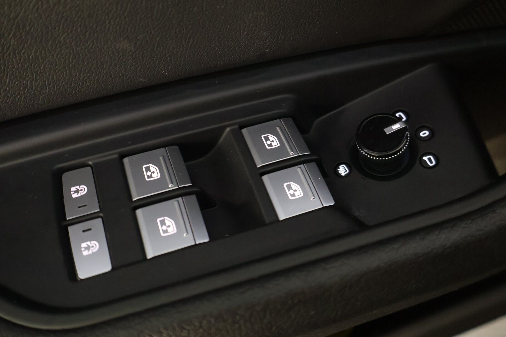 Audi Q8 e-tron 2024 Q8 50 e-tron Quattro Advanced - | ACC | P. Kamera | MMI Navi Plus | Muistipenkki kuskilla | Nahkasisusta | Audi Sound System | LED | Merkkihuollettu |