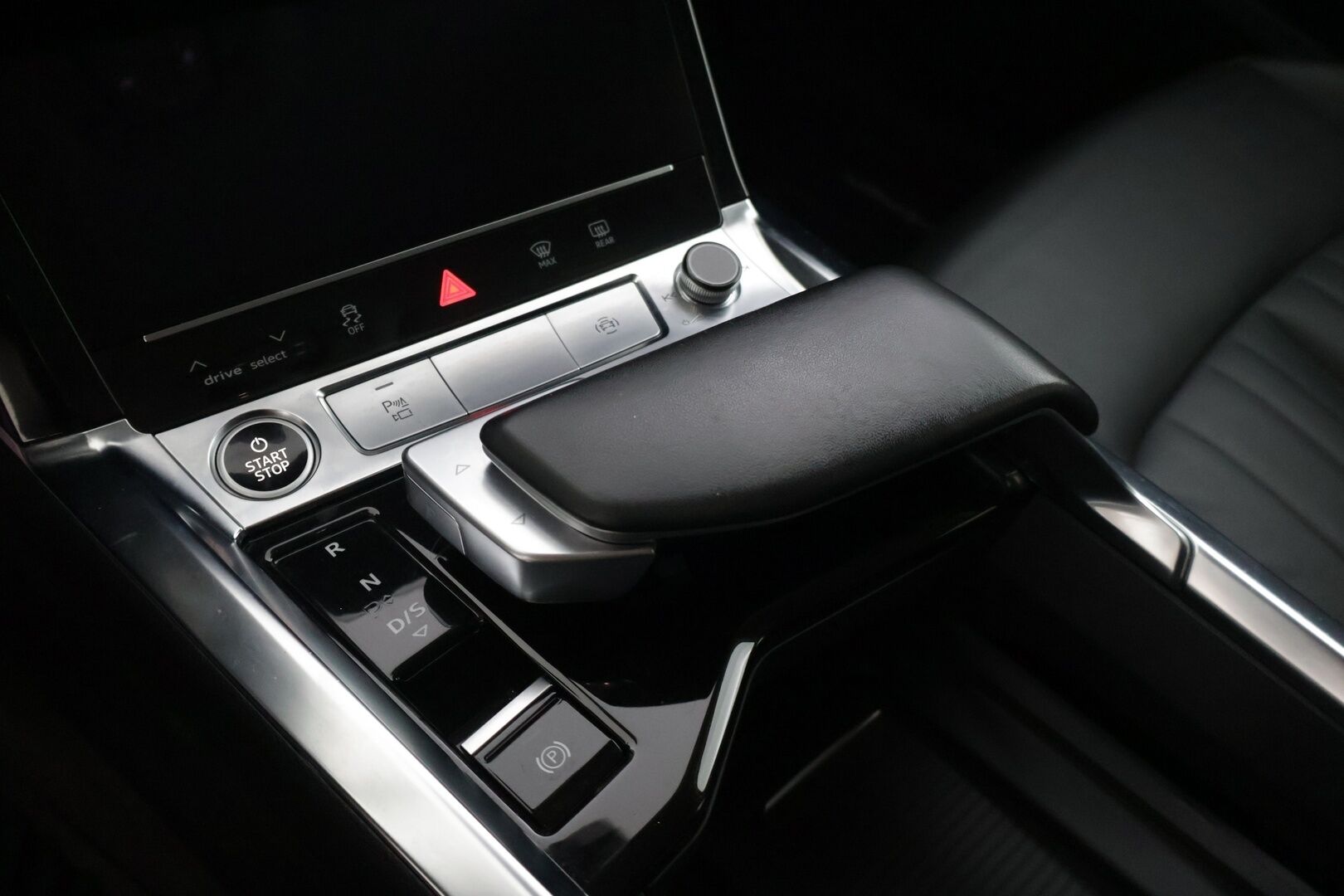 Audi Q8 e-tron 2024 Q8 50 e-tron Quattro Advanced - | ACC | P. Kamera | MMI Navi Plus | Muistipenkki kuskilla | Nahkasisusta | Audi Sound System | LED | Merkkihuollettu |