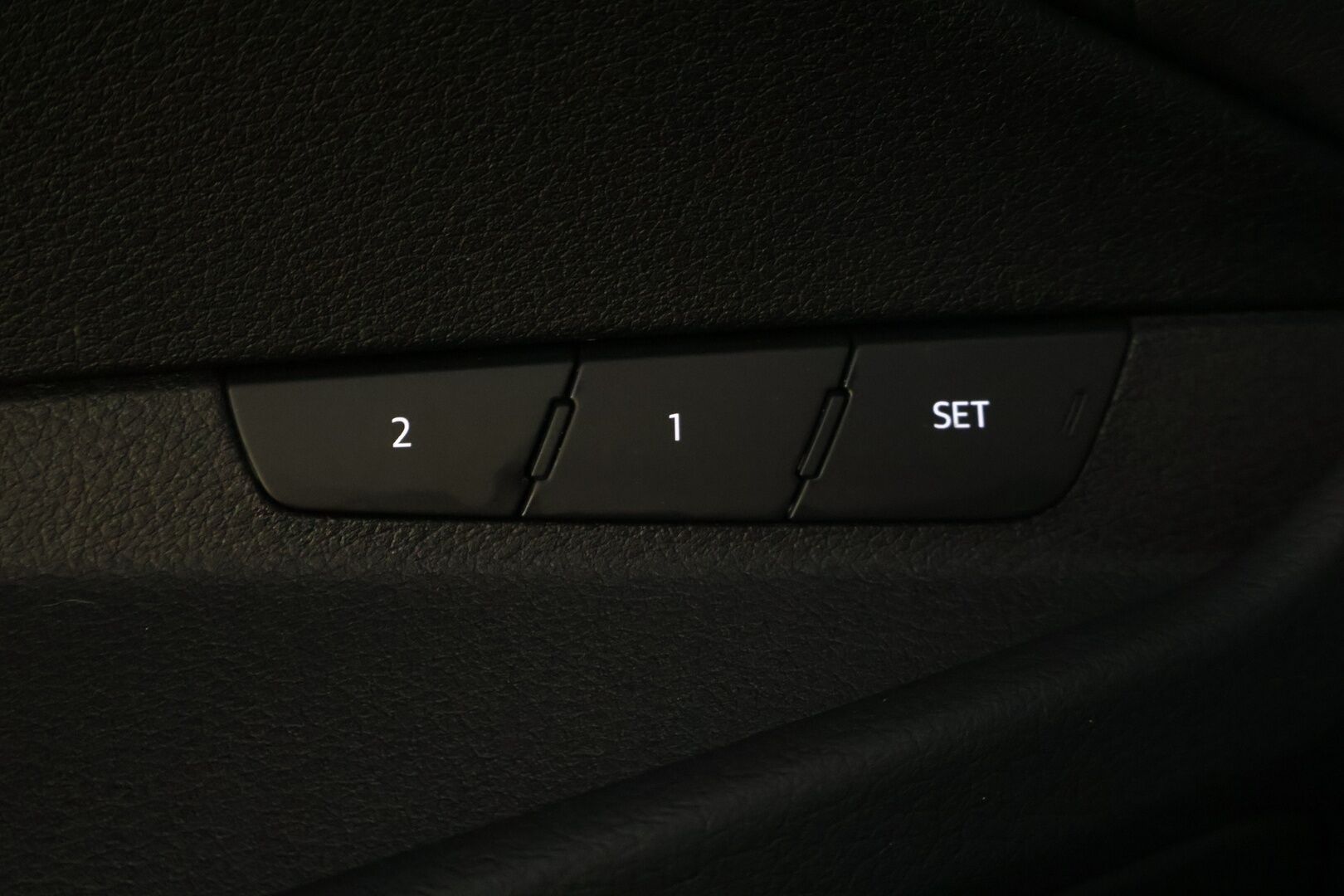 Audi Q8 e-tron 2024 Q8 50 e-tron Quattro Advanced - | ACC | P. Kamera | MMI Navi Plus | Muistipenkki kuskilla | Nahkasisusta | Audi Sound System | LED | Merkkihuollettu |