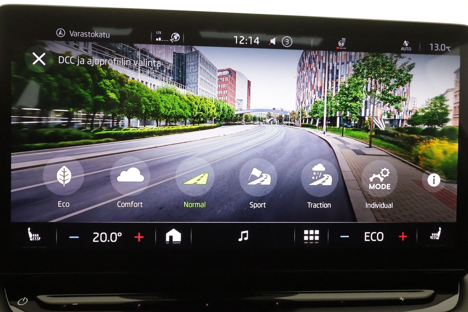Skoda Enyaq 2022 Coupe 80x 4x4 Sportline iV * ACC / ILP / Koukku / HUD / Panorama / Matrix-LED / P.kamera * - Kahdet Renkaat