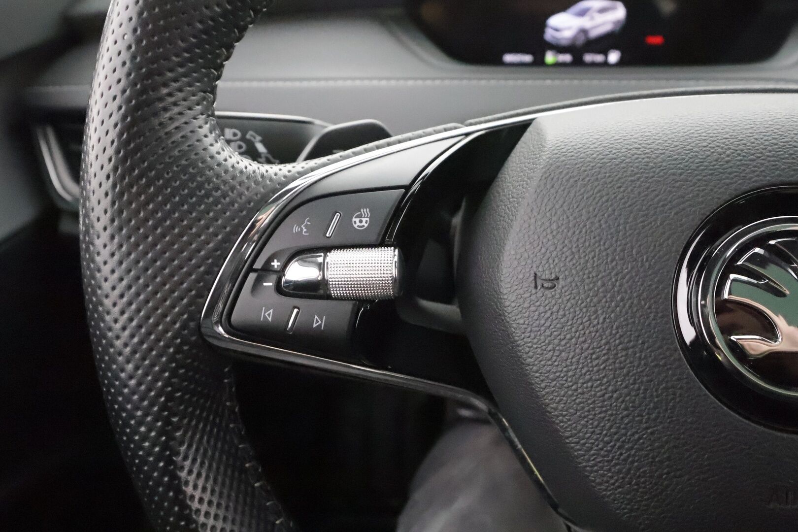 Skoda Enyaq 2022 Coupe 80x 4x4 Sportline iV * ACC / ILP / Koukku / HUD / Panorama / Matrix-LED / P.kamera * - Kahdet Renkaat