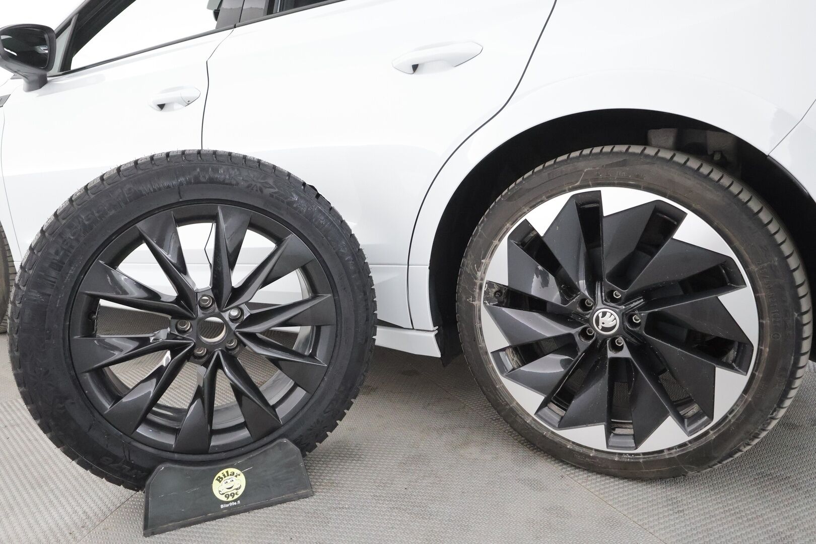 Skoda Enyaq 2022 Coupe 80x 4x4 Sportline iV * ACC / ILP / Koukku / HUD / Panorama / Matrix-LED / P.kamera * - Kahdet Renkaat
