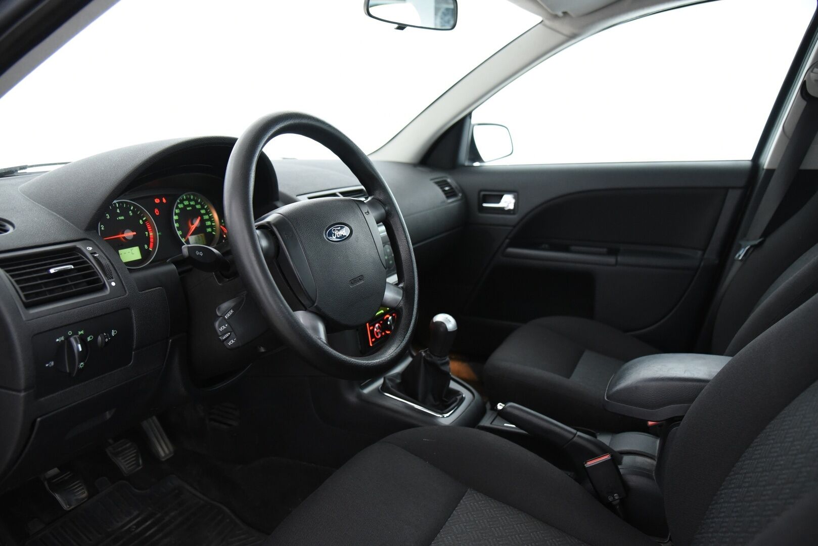 Ford Mondeo 2006 1,8 110hv Ambiente M5 Sedan / Myydään huutokaupat.comissa / - / Myydään huutokaupat.comissa! /