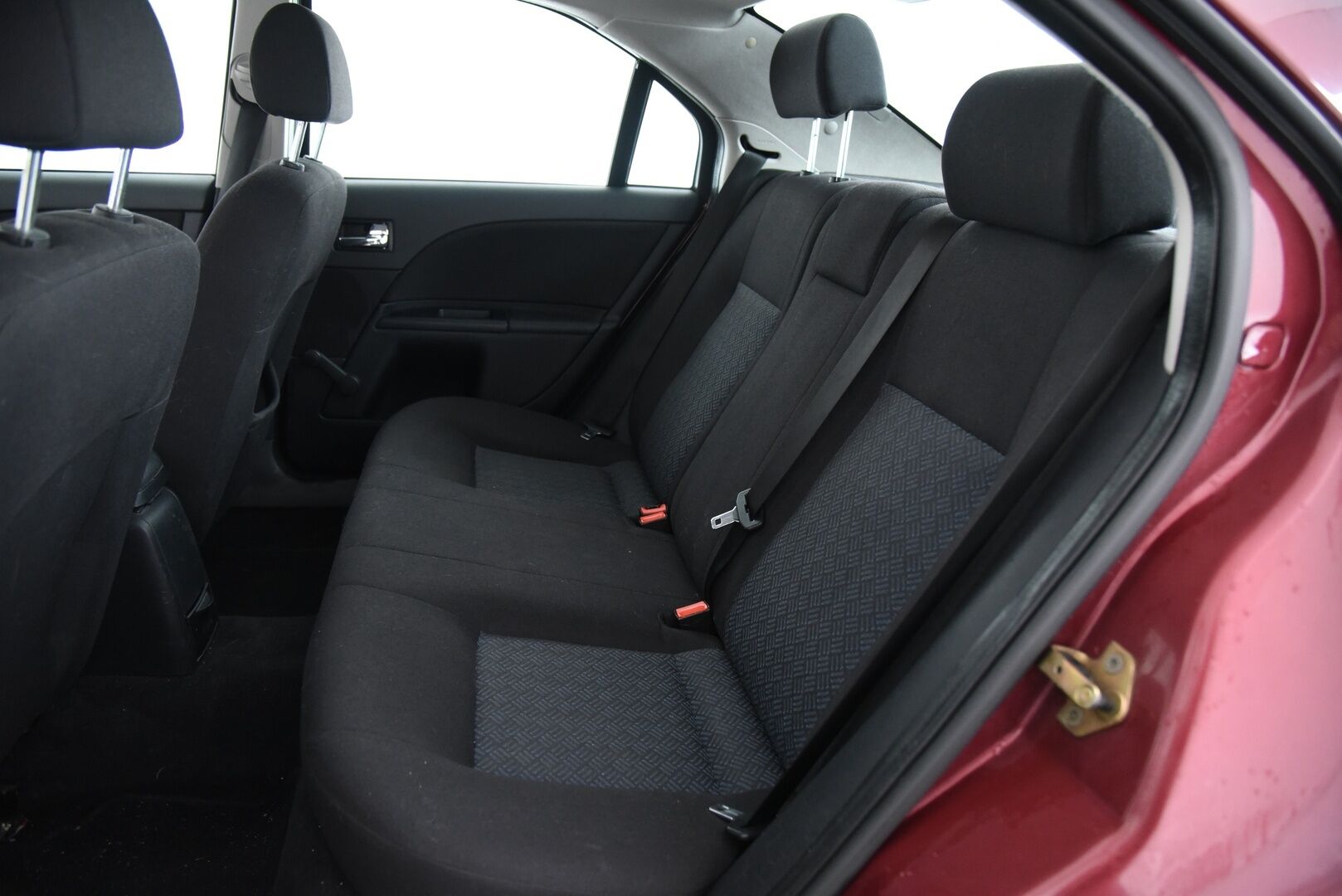 Ford Mondeo 2006 1,8 110hv Ambiente M5 Sedan / Myydään huutokaupat.comissa / - / Myydään huutokaupat.comissa! /
