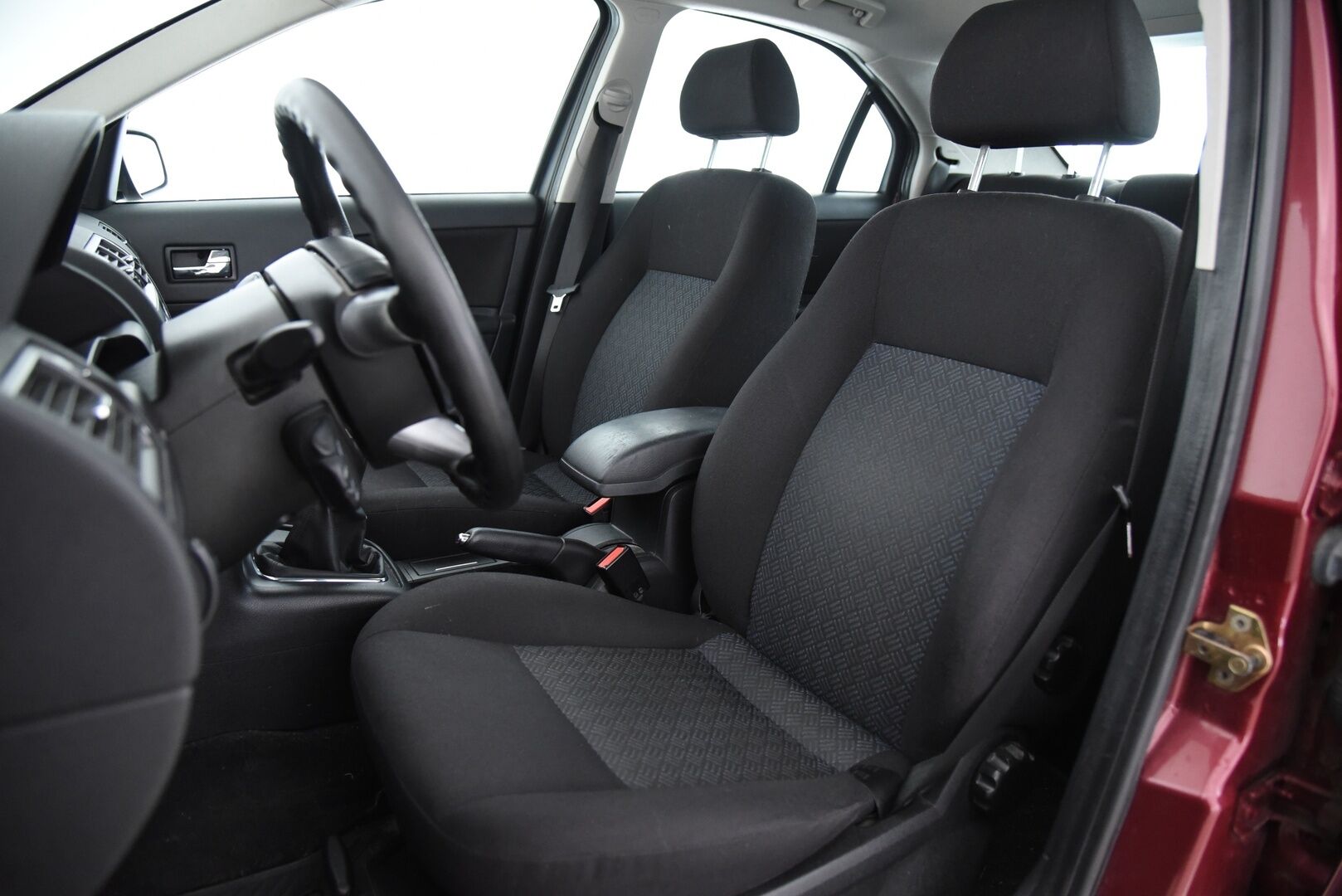 Ford Mondeo 2006 1,8 110hv Ambiente M5 Sedan / Myydään huutokaupat.comissa / - / Myydään huutokaupat.comissa! /