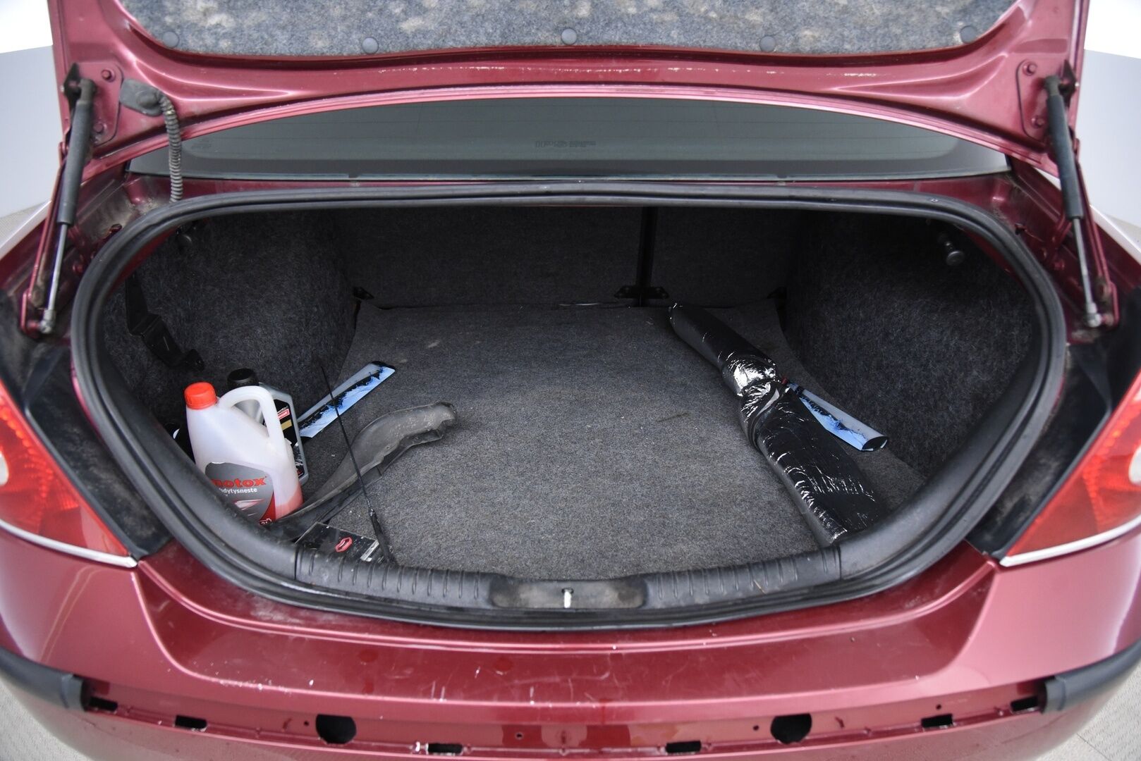 Ford Mondeo 2006 1,8 110hv Ambiente M5 Sedan / Myydään huutokaupat.comissa / - / Myydään huutokaupat.comissa! /