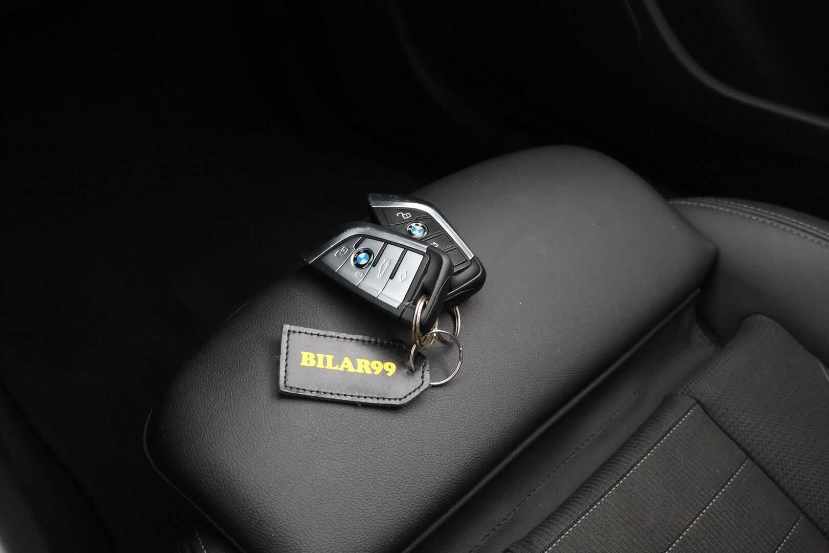 BMW i4 2024 eDrive40 Charged - ACC | Vetokoukku | 360-Kamera | Katveavustin | HiFi | LED | Sporttipenkit 