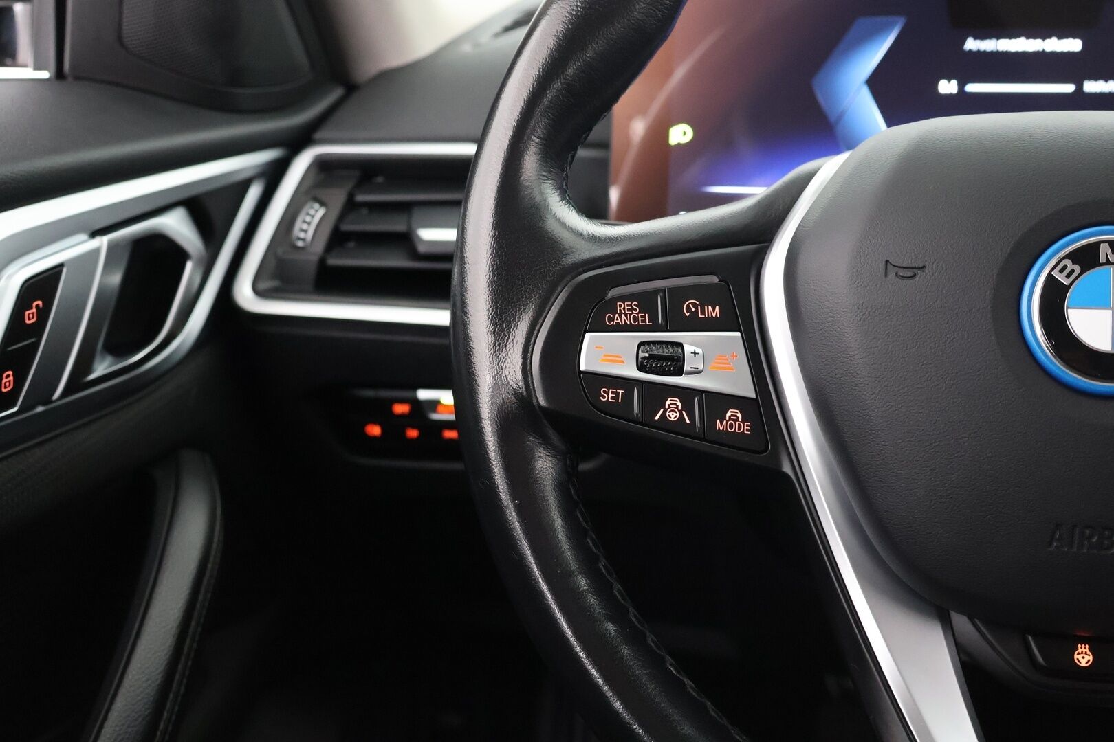 BMW i4 2024 eDrive40 Charged - ACC | Vetokoukku | 360-Kamera | Katveavustin | HiFi | LED | Sporttipenkit 