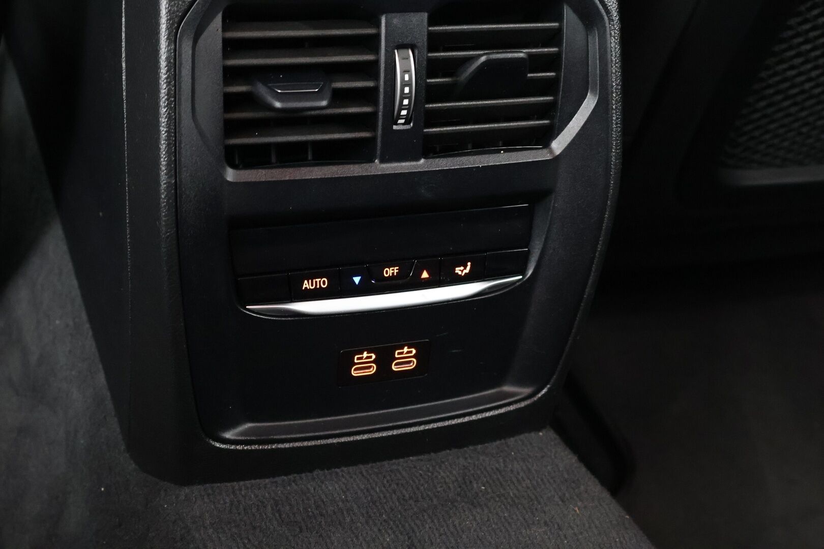 BMW i4 2024 eDrive40 Charged - ACC | Vetokoukku | 360-Kamera | Katveavustin | HiFi | LED | Sporttipenkit 