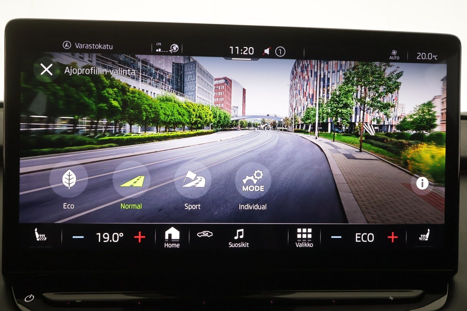 Skoda Enyaq 2022 80x 4x4 iV Sportline - | ACC | ILP | Crystal Light Matrix-LED | P.Kamera | Keyless | Puolinahat | Apple&Android | Merkkihuollettu | Kahdet Renkaat | Koti & Kauppalaturi |