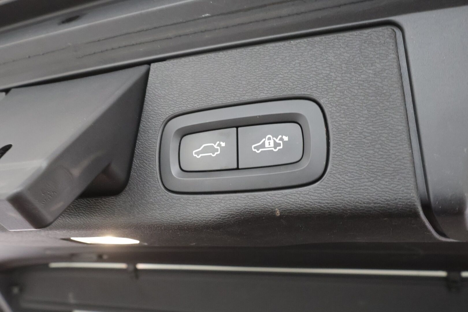 Volvo XC60 2018 T5 AWD R-Design aut. - | Pilot assist | Webasto | HUD | Full-LED | muistipenkki | Keyless | High performance audio | Merkkihuollettu | Kahdet Renkaat |