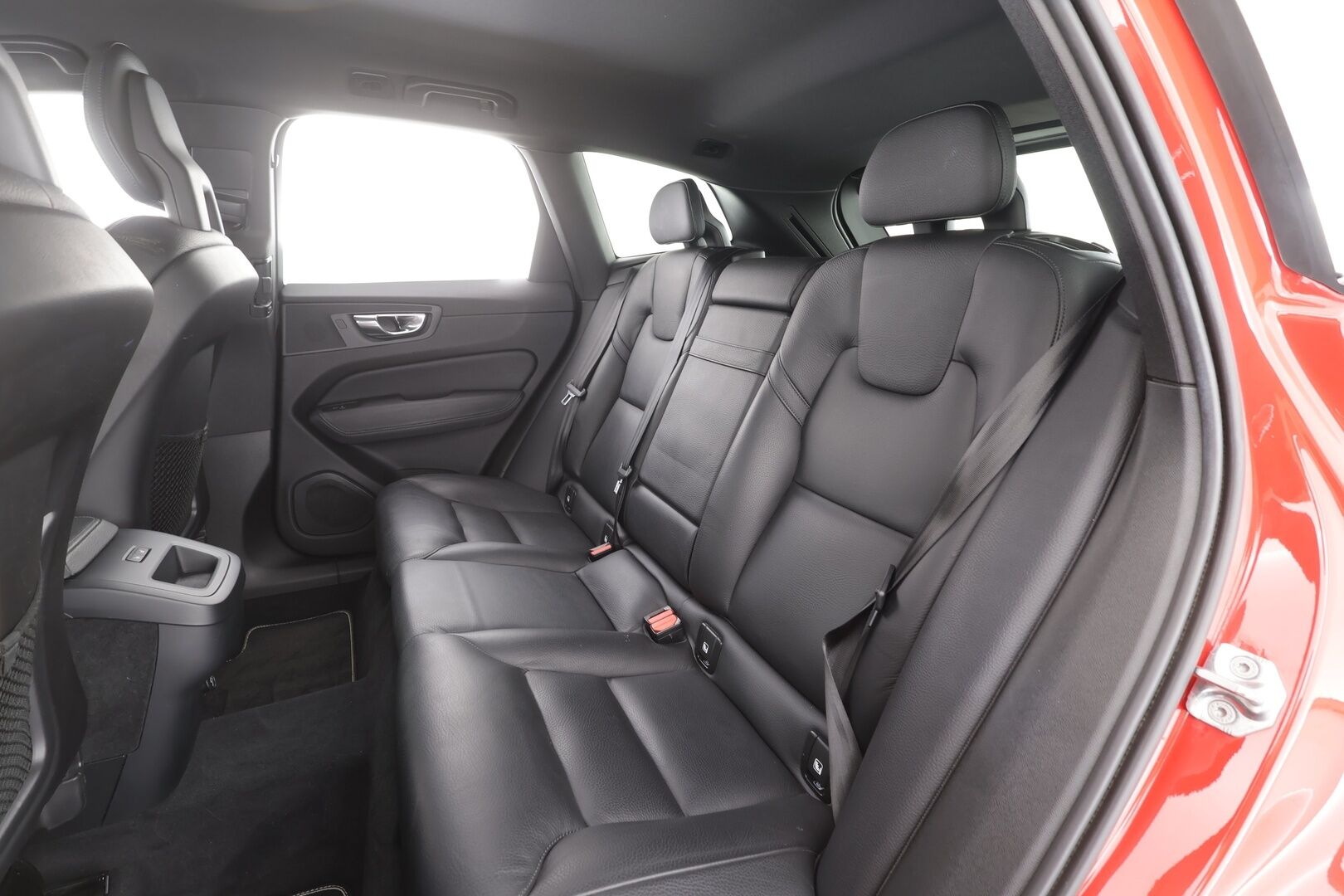 Volvo XC60 2018 T5 AWD R-Design aut. - | Pilot assist | Webasto | HUD | Full-LED | muistipenkki | Keyless | High performance audio | Merkkihuollettu | Kahdet Renkaat |