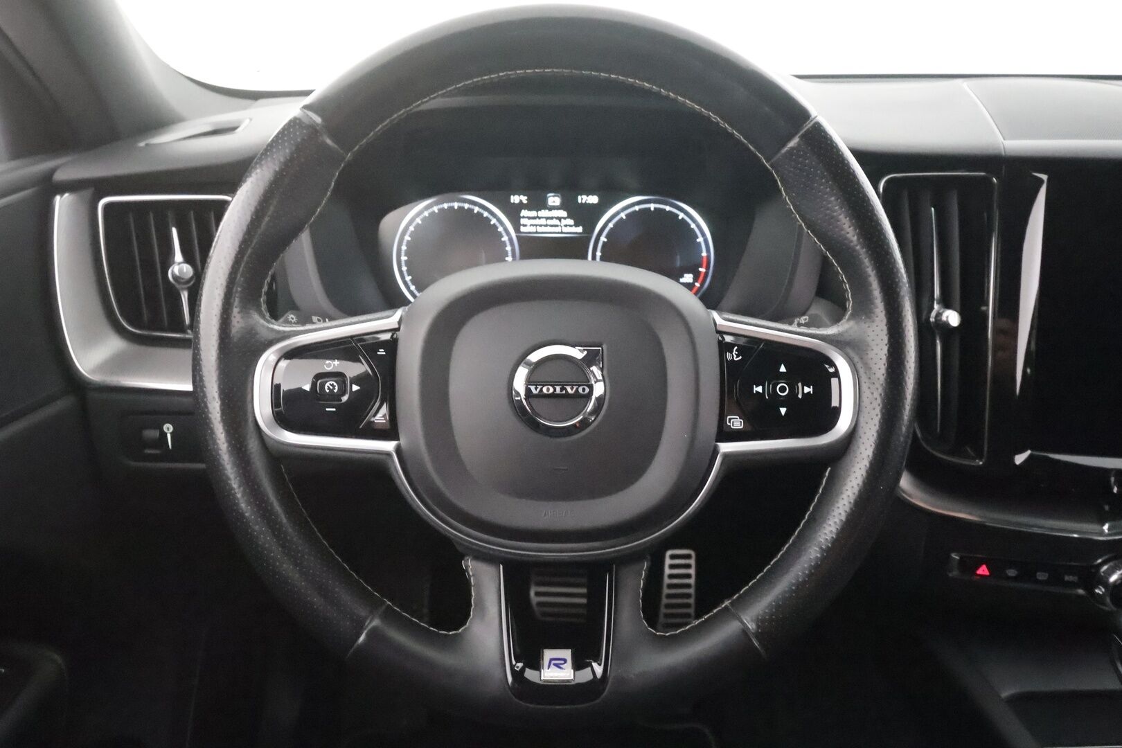 Volvo XC60 2018 T5 AWD R-Design aut. - | Pilot assist | Webasto | HUD | Full-LED | muistipenkki | Keyless | High performance audio | Merkkihuollettu | Kahdet Renkaat |