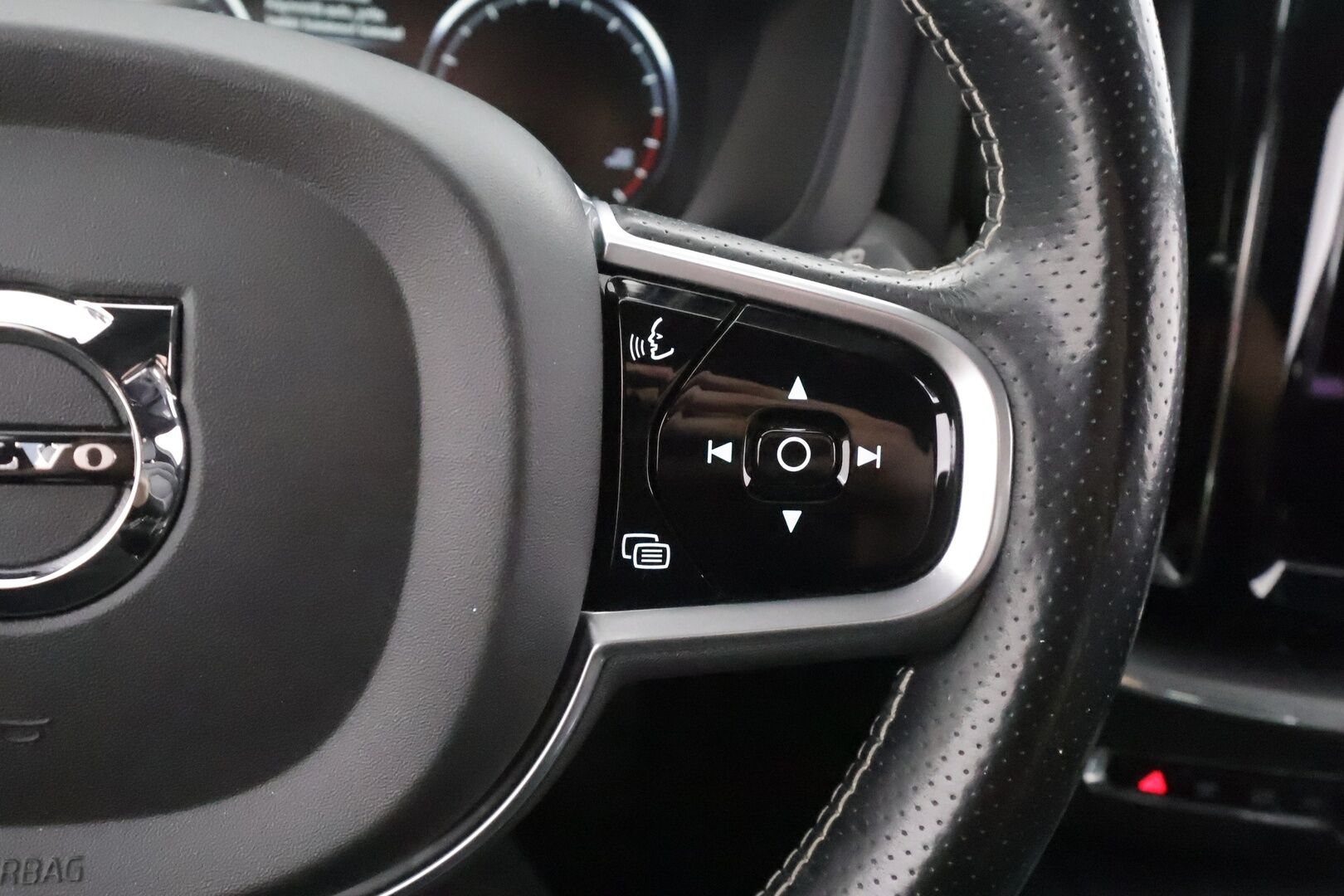 Volvo XC60 2018 T5 AWD R-Design aut. - | Pilot assist | Webasto | HUD | Full-LED | muistipenkki | Keyless | High performance audio | Merkkihuollettu | Kahdet Renkaat |