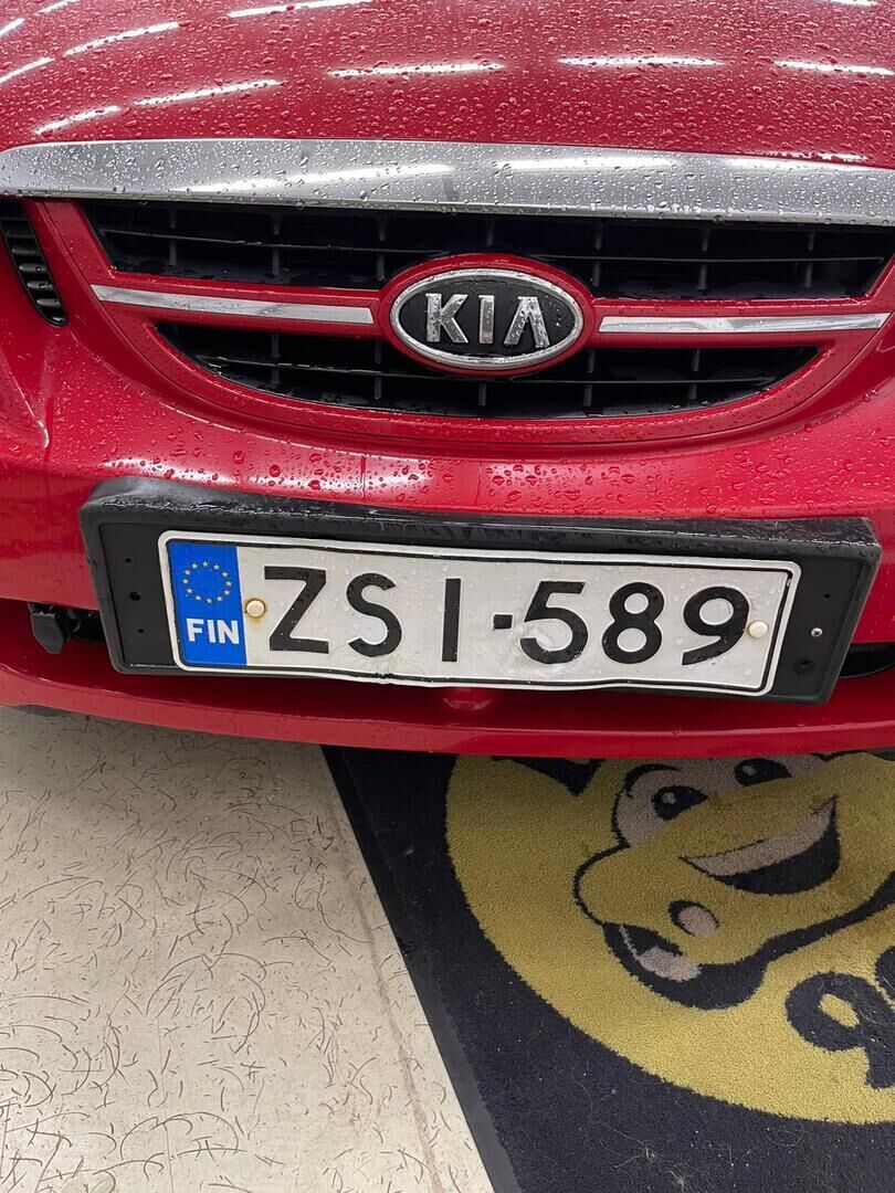 Kia Cerato 2005 4D CERATO SEDAN 1.6 AUTOMATIC ** YritysOutlet - Myydään vain yrityksille - Huoltohistoria / Juuri katsastettu / 2 renkaat / Vetokoukku * 