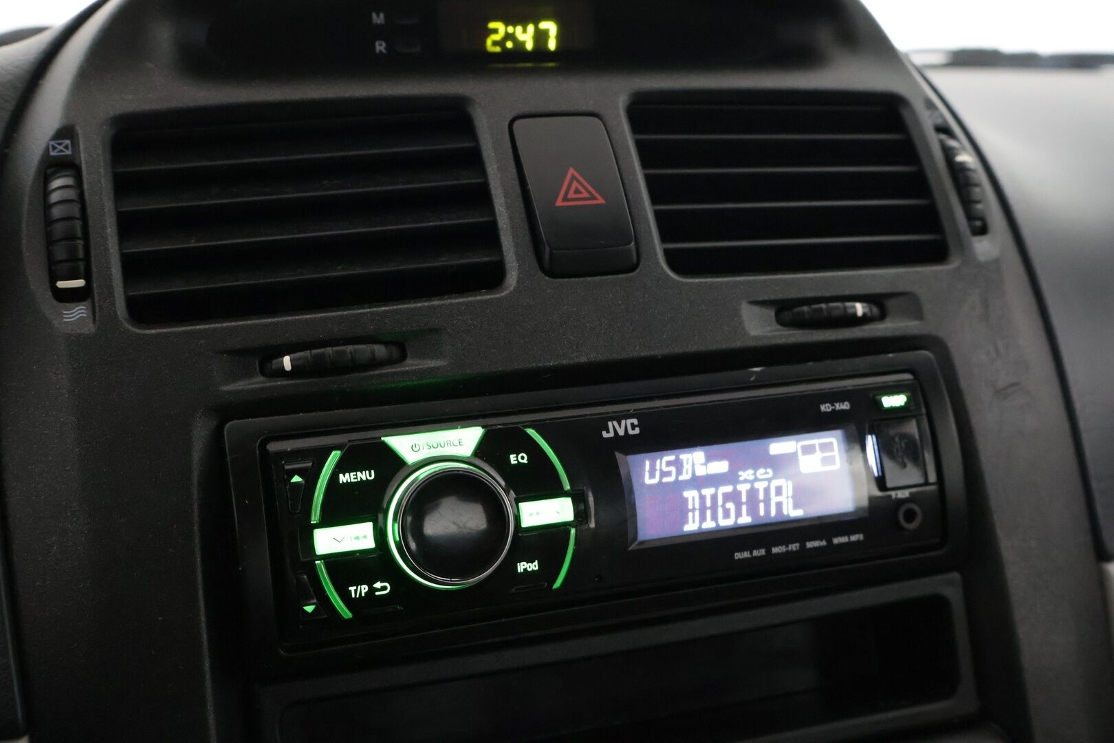 Kia Cerato 2005 4D CERATO SEDAN 1.6 AUTOMATIC ** YritysOutlet - Myydään vain yrityksille - Huoltohistoria / Juuri katsastettu / 2 renkaat / Vetokoukku * 