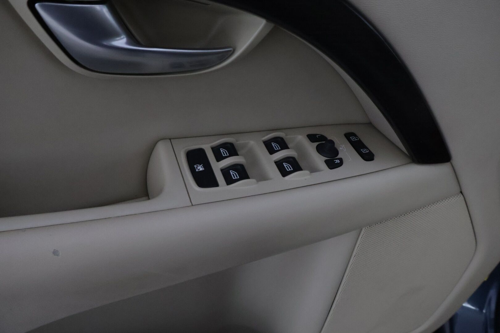 Volvo V70 2008 2,4D Summum aut - YritysOutlet - Myydään vain yrityksille - – Tämä auto myydään YritysOutlet -valikoimasta vain yritykselle