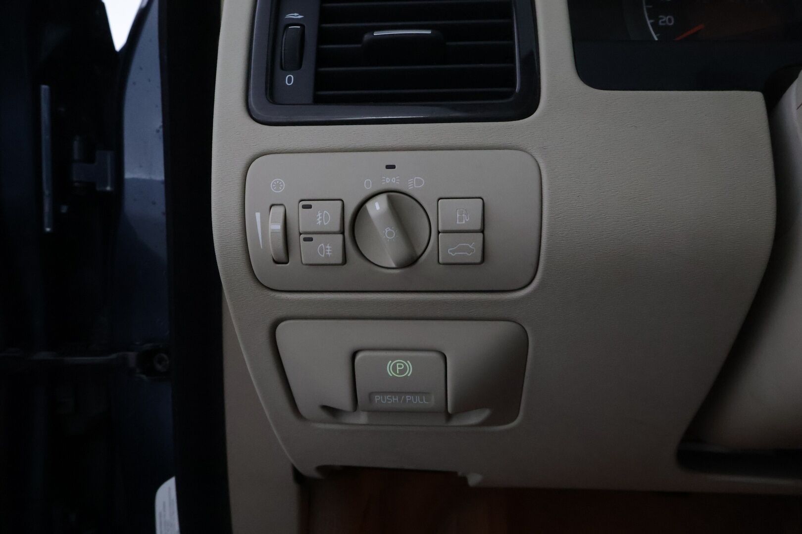 Volvo V70 2008 2,4D Summum aut - YritysOutlet - Myydään vain yrityksille - – Tämä auto myydään YritysOutlet -valikoimasta vain yritykselle