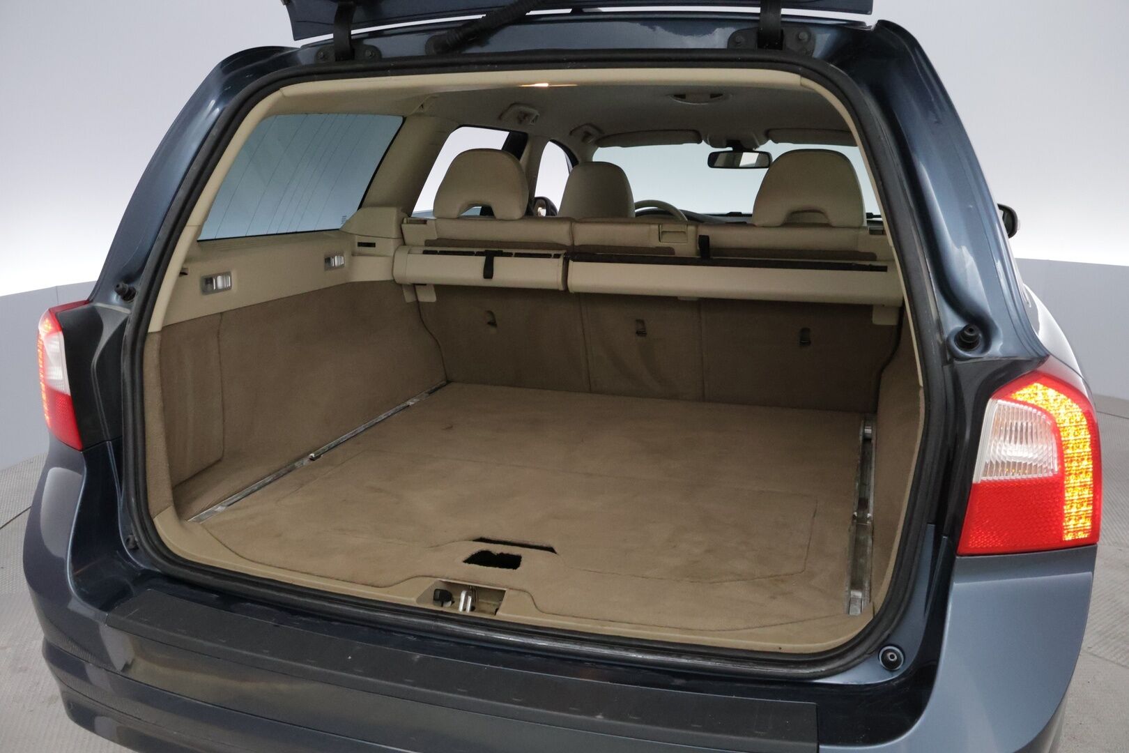 Volvo V70 2008 2,4D Summum aut - YritysOutlet - Myydään vain yrityksille - – Tämä auto myydään YritysOutlet -valikoimasta vain yritykselle