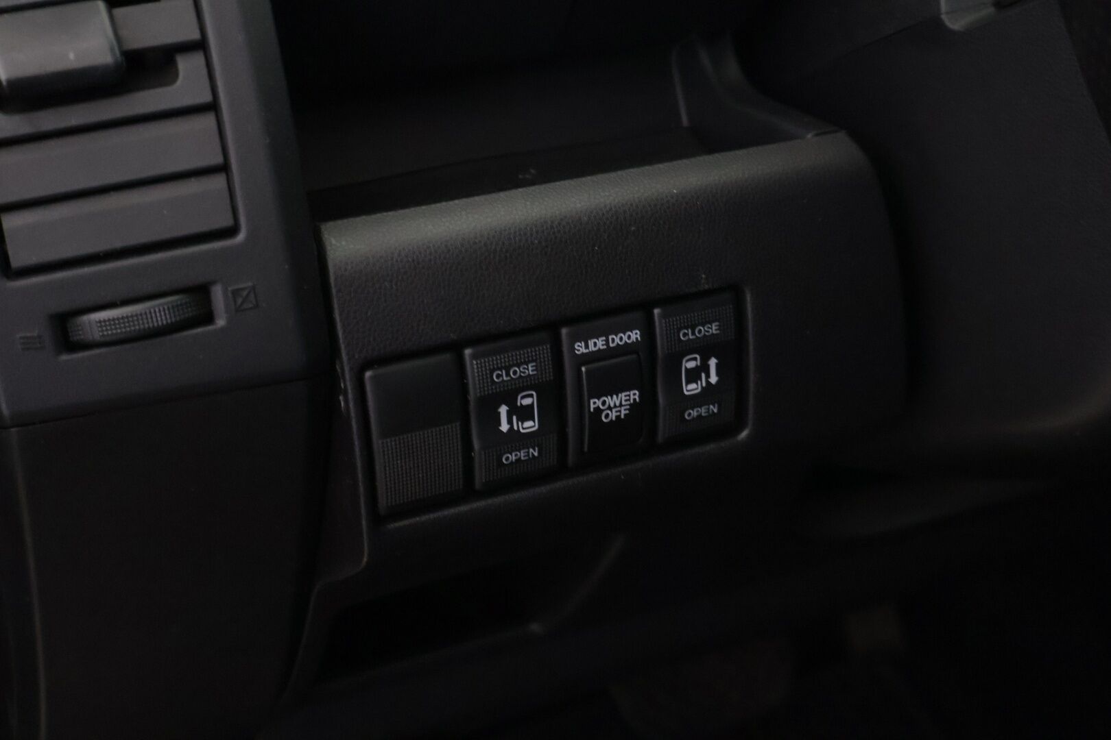 Mazda Mazda5 2008 MPV 2,0 Active Business 5AT 5d HC2 ** YritysOutlet - Myydään vain yrityksille ** - *YritysOutlet - Myydään vain yrityksille*