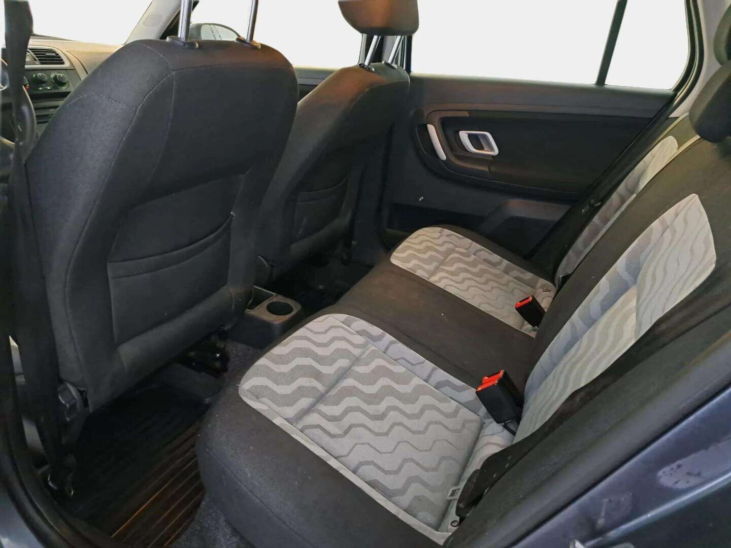 Skoda Fabia 2008 Combi 1,6 16V Ambiente - | Myydään huutokaupat.comissa | Vetokoukku | AUX | Lohko+sisäpistoke | - KORKO VAIN 3,99 %
