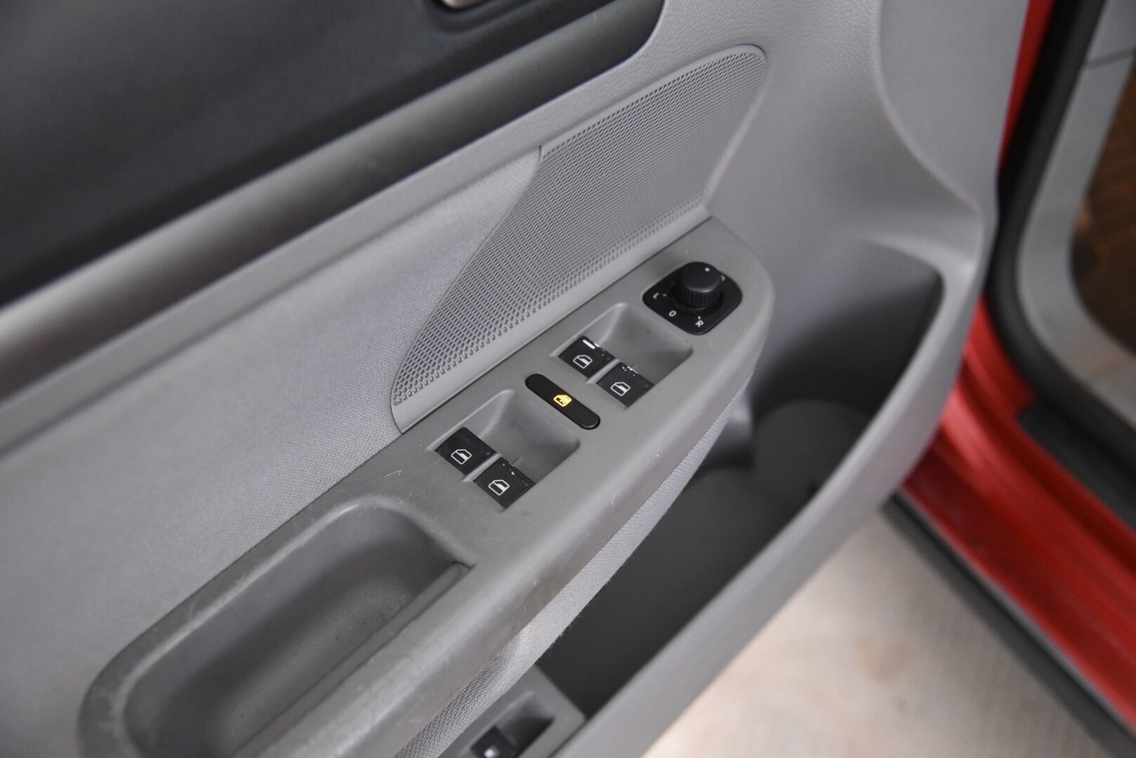 Volkswagen Golf 2006 1,6 85 kW FSI Trendline 4d / YritysOutlet - Myydään vain yrityksille