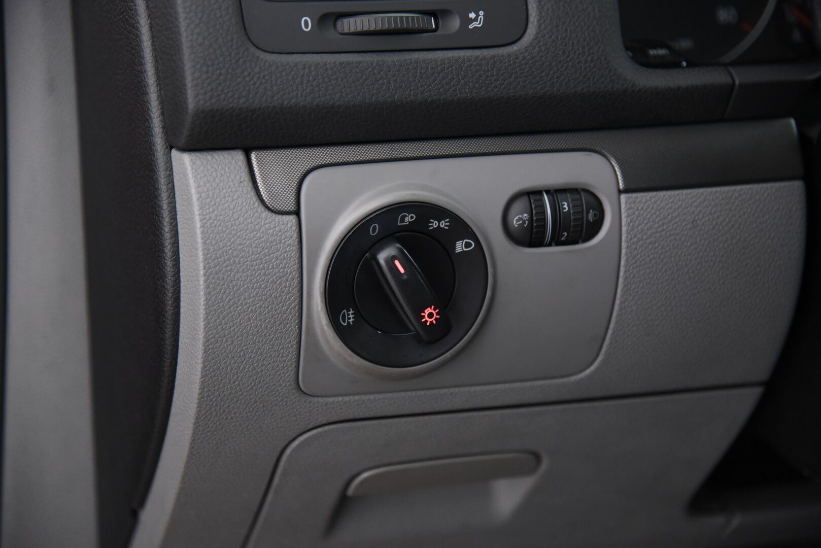 Volkswagen Golf 2006 1,6 85 kW FSI Trendline 4d / YritysOutlet - Myydään vain yrityksille