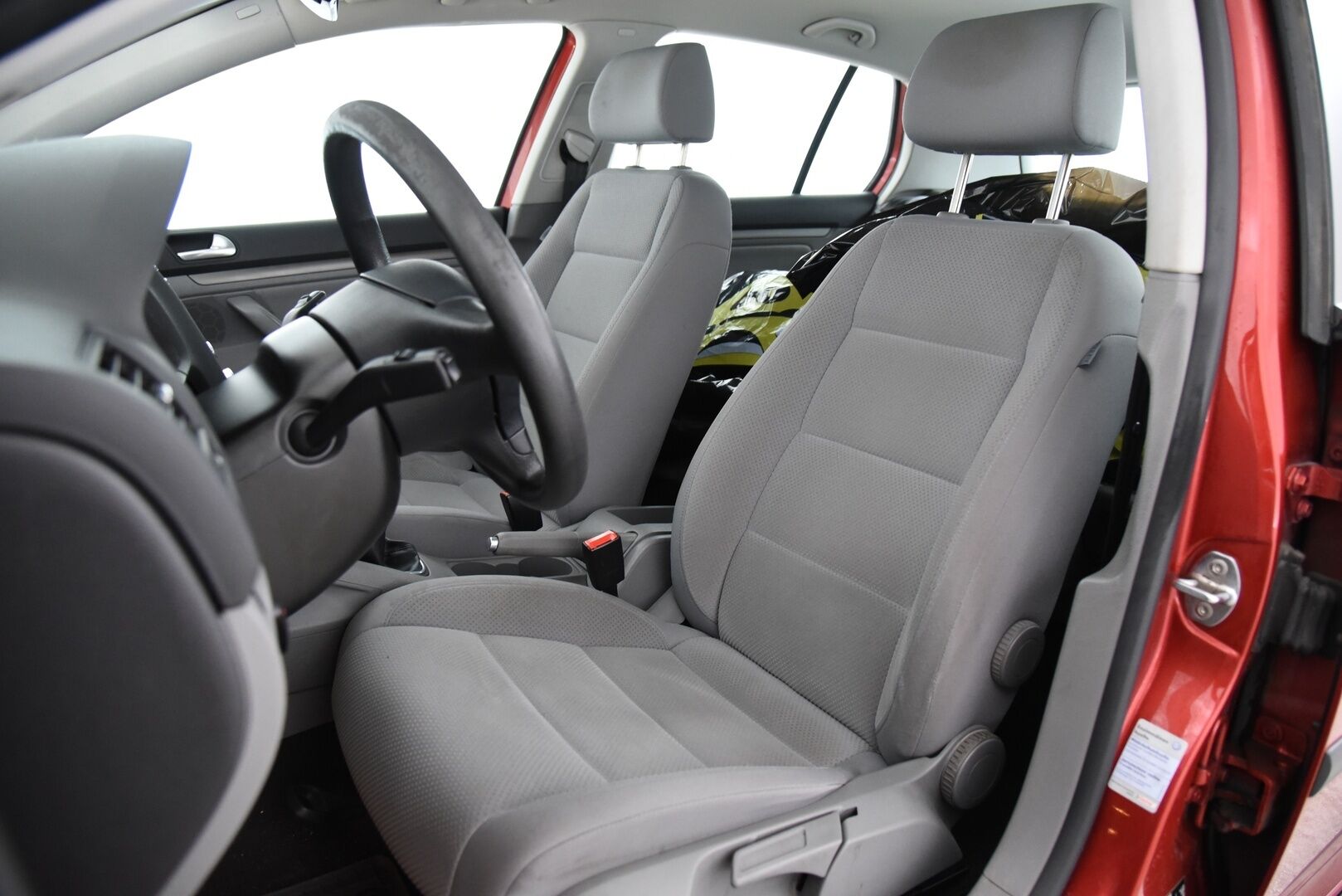 Volkswagen Golf 2006 1,6 85 kW FSI Trendline 4d / YritysOutlet - Myydään vain yrityksille