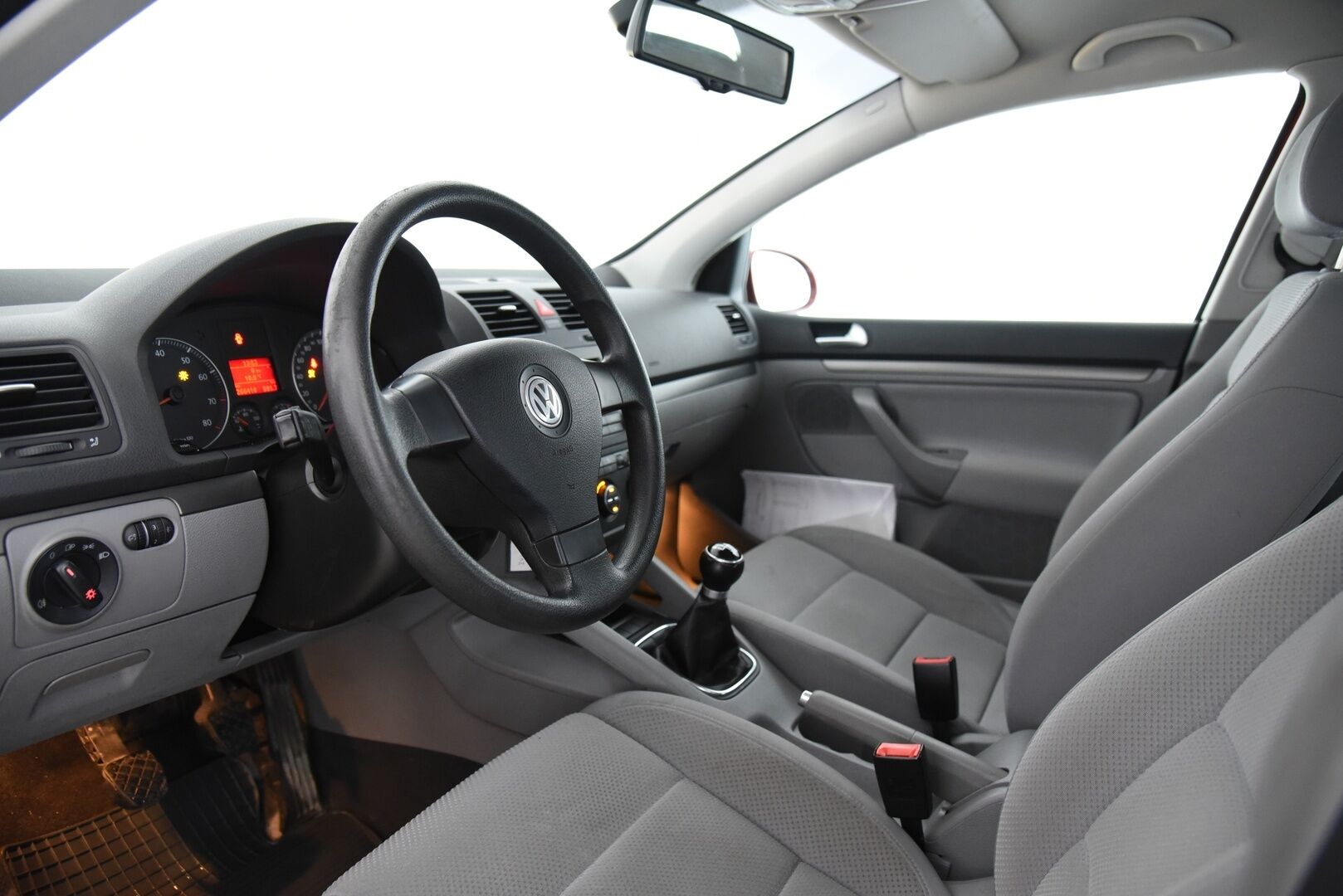 Volkswagen Golf 2006 1,6 85 kW FSI Trendline 4d / YritysOutlet - Myydään vain yrityksille