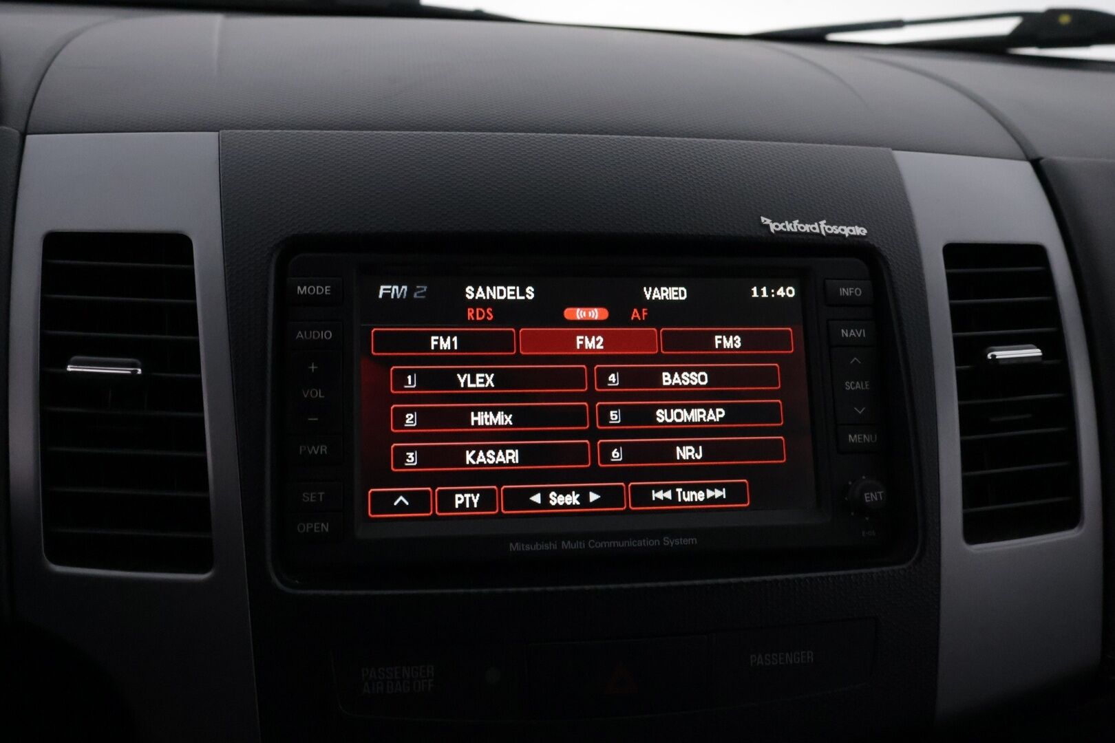 Mitsubishi Outlander 2011 2,2 HDI Instyle Navi TC-SST Business * Myydään vain yrityksille* - *7-Paikkainen Nelikko Automaatti! / Nahat kuskinpenkki sähköllä / Vetokoukku / P.kamera / Rockford / KeylessGo / Navigointi 