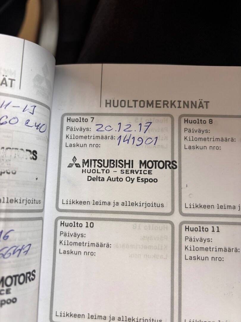 Mitsubishi Outlander 2011 2,2 HDI Instyle Navi TC-SST Business * Myydään vain yrityksille* - *7-Paikkainen Nelikko Automaatti! / Nahat kuskinpenkki sähköllä / Vetokoukku / P.kamera / Rockford / KeylessGo / Navigointi 