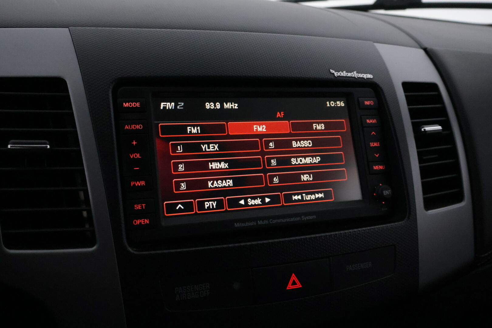 Mitsubishi Outlander 2011 2,2 HDI Instyle Navi TC-SST Business * YritysOutlet - Myydään vain yrityksille* - *7-Paikkainen Nelikko Automaatti! / Nahat kuskinpenkki sähköllä / Vetokoukku / P.kamera / Rockford / KeylessGo / Navigointi 