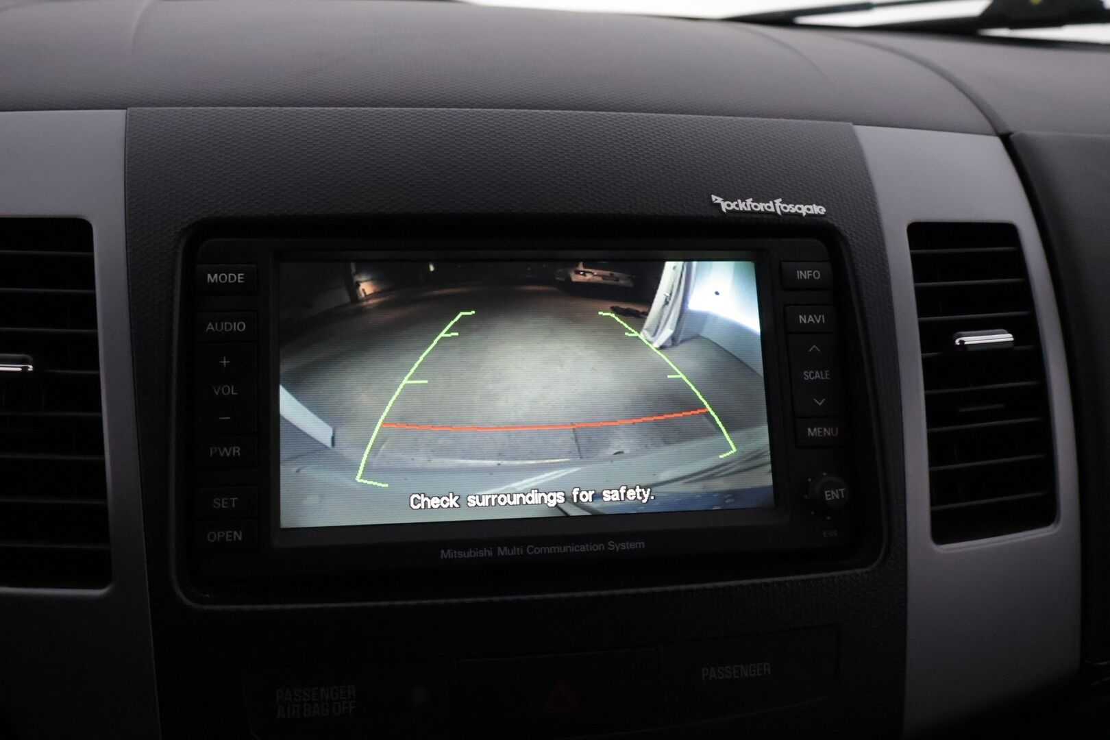 Mitsubishi Outlander 2011 2,2 HDI Instyle Navi TC-SST Business * Myydään vain yrityksille* - *7-Paikkainen Nelikko Automaatti! / Nahat kuskinpenkki sähköllä / Vetokoukku / P.kamera / Rockford / KeylessGo / Navigointi 