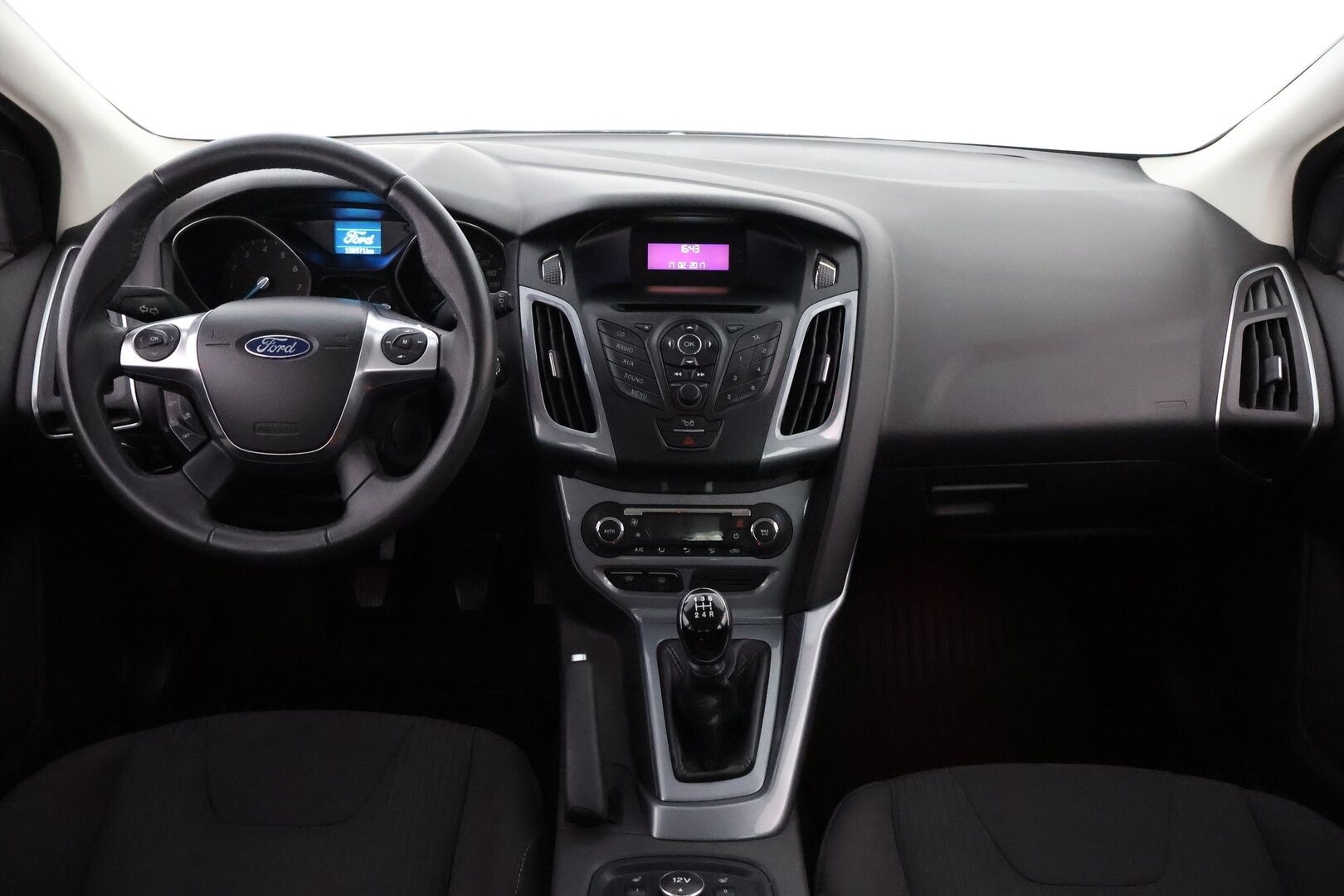 Ford Focus 2012 1,6 120 hv Flexifuel Titanium M5 5-ovinen - Suomiauto / Merkkihuollot / Vakkari / Lämmitettävä tuulilasi / Lohkolämmitin / 2x Renkaat aluvantein!