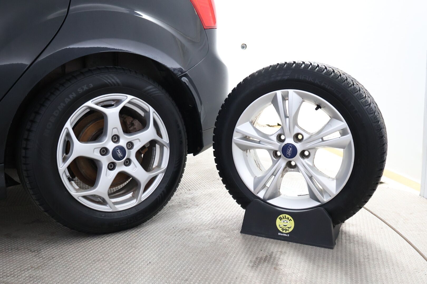 Ford Focus 2012 1,6 120 hv Flexifuel Titanium M5 5-ovinen - Suomiauto / Merkkihuollot / Vakkari / Lämmitettävä tuulilasi / Lohkolämmitin / 2x Renkaat aluvantein!