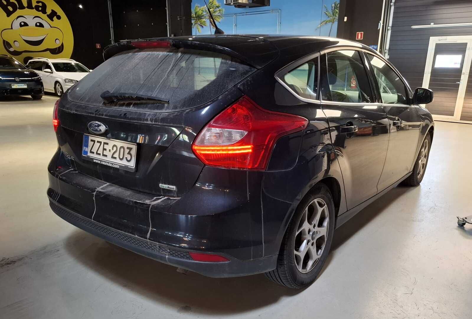 Ford Focus 2012 1,6 120 hv Flexifuel Titanium M5 5-ovinen - Suomiauto / Merkkihuollot / Vakkari / Lämmitettävä tuulilasi / Lohkolämmitin / 2x Renkaat aluvantein!