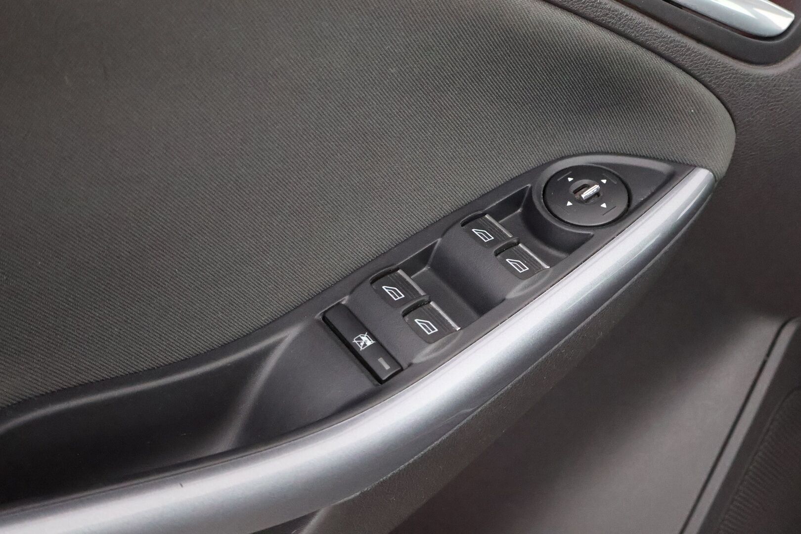 Ford Focus 2012 1,6 120 hv Flexifuel Titanium M5 5-ovinen - Suomiauto / Merkkihuollot / Vakkari / Lämmitettävä tuulilasi / Lohkolämmitin / 2x Renkaat aluvantein!