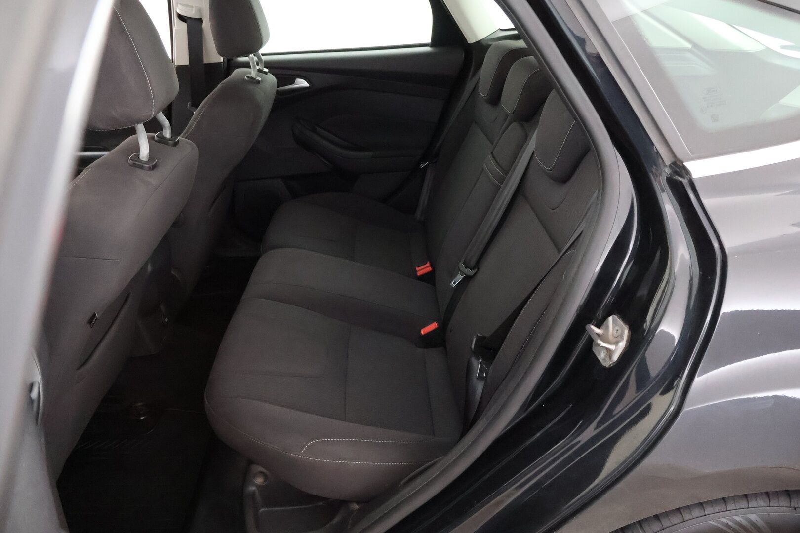 Ford Focus 2012 1,6 120 hv Flexifuel Titanium M5 5-ovinen - Suomiauto / Merkkihuollot / Vakkari / Lämmitettävä tuulilasi / Lohkolämmitin / 2x Renkaat aluvantein!