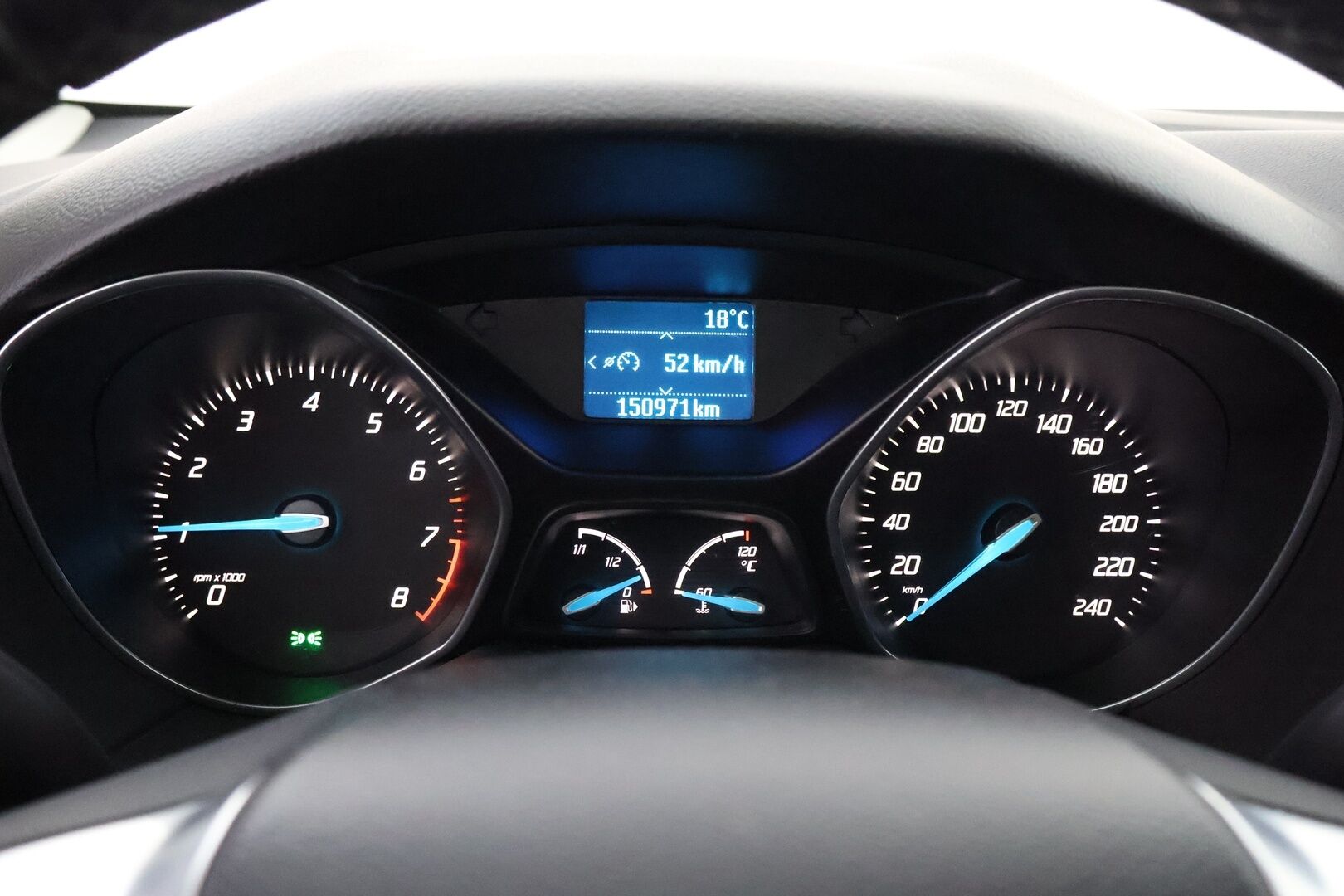 Ford Focus 2012 1,6 120 hv Flexifuel Titanium M5 5-ovinen - Suomiauto / Merkkihuollot / Vakkari / Lämmitettävä tuulilasi / Lohkolämmitin / 2x Renkaat aluvantein!