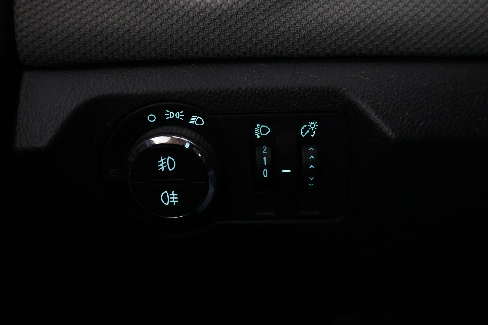 Chevrolet Cruze 2011 4-ov LS 1,6 91kW MT5 - YritysOutlet - Myydään vain yrityksille - Suomi-auto / Juuri katsastettu / 2 x Alumiinivanteet ja renkaat  / Vetokoukku